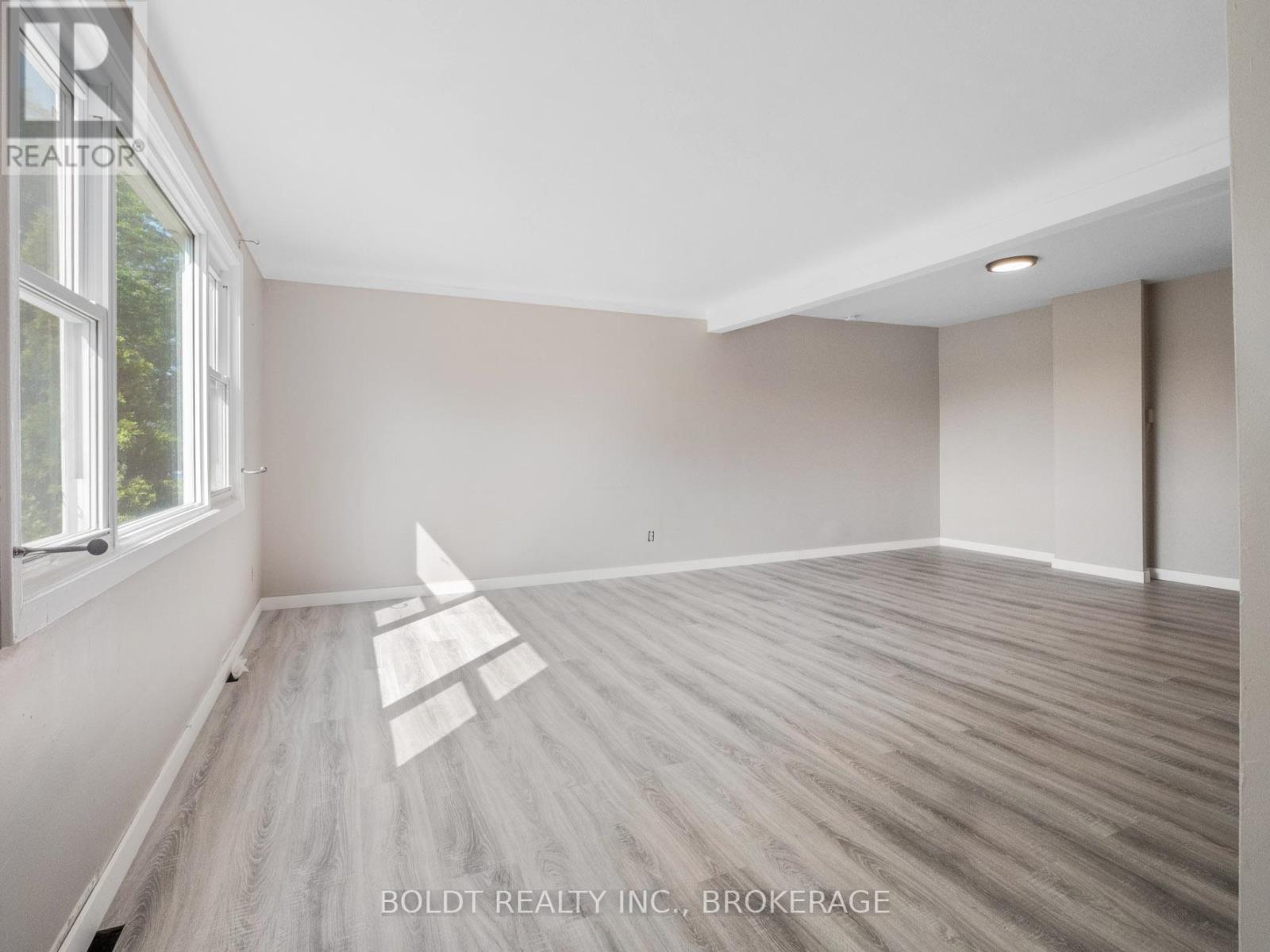3435 - 3435 Cattell Drive, Niagara Falls, Ontario  L2G 6N4 - Photo 5 - X12347402