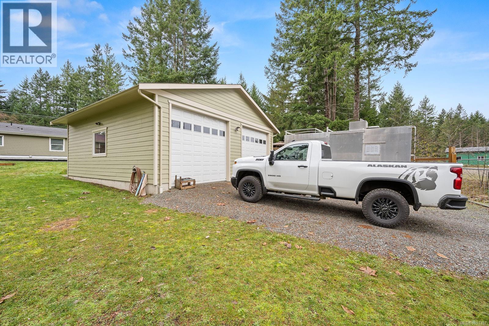 1888 BATES Rd, Courtenay, British Columbia