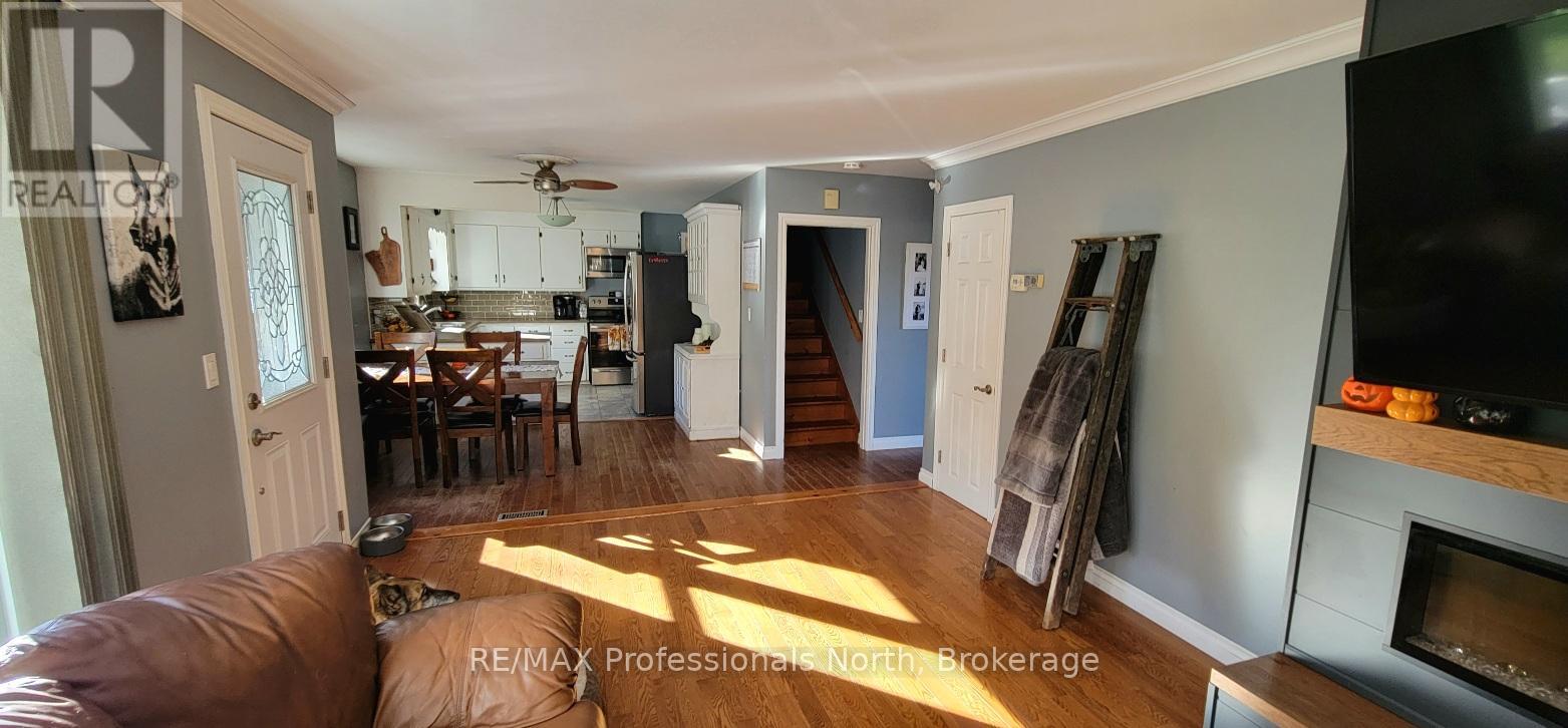 96 West Browns Road, Huntsville, Ontario  P1H 1S2 - Photo 5 - X12347317
