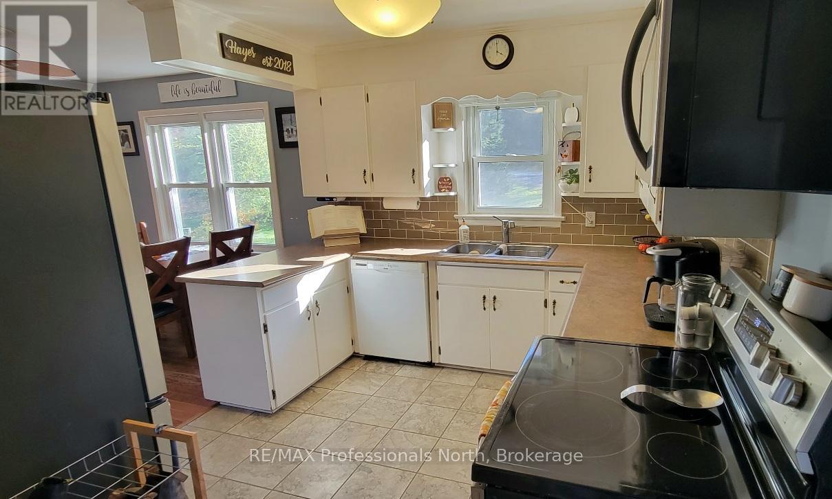 96 West Browns Road, Huntsville, Ontario  P1H 1S2 - Photo 8 - X12347317