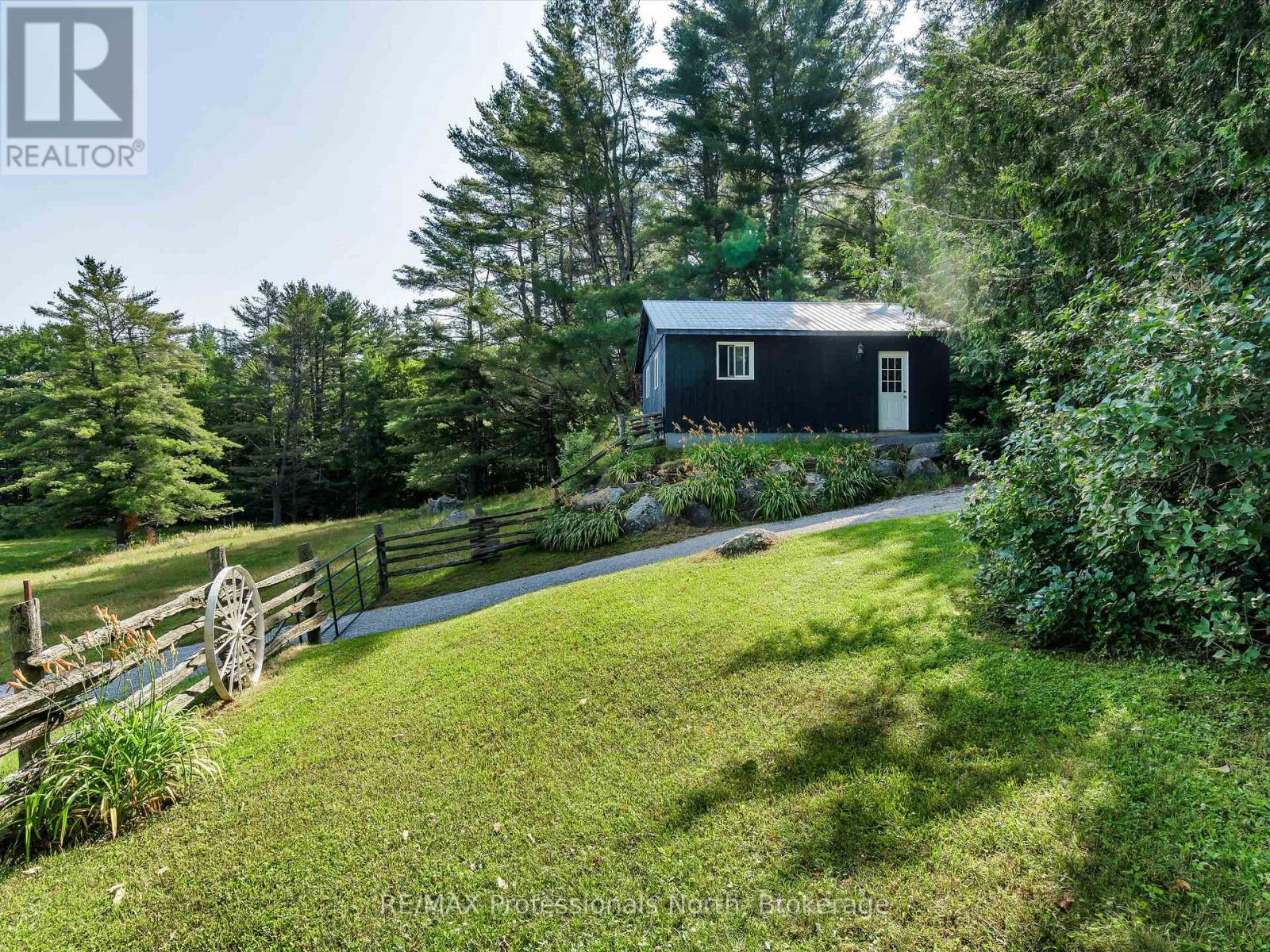 1069 Kirk Line E, Bracebridge, Ontario  P1L 0A1 - Photo 16 - X12347381