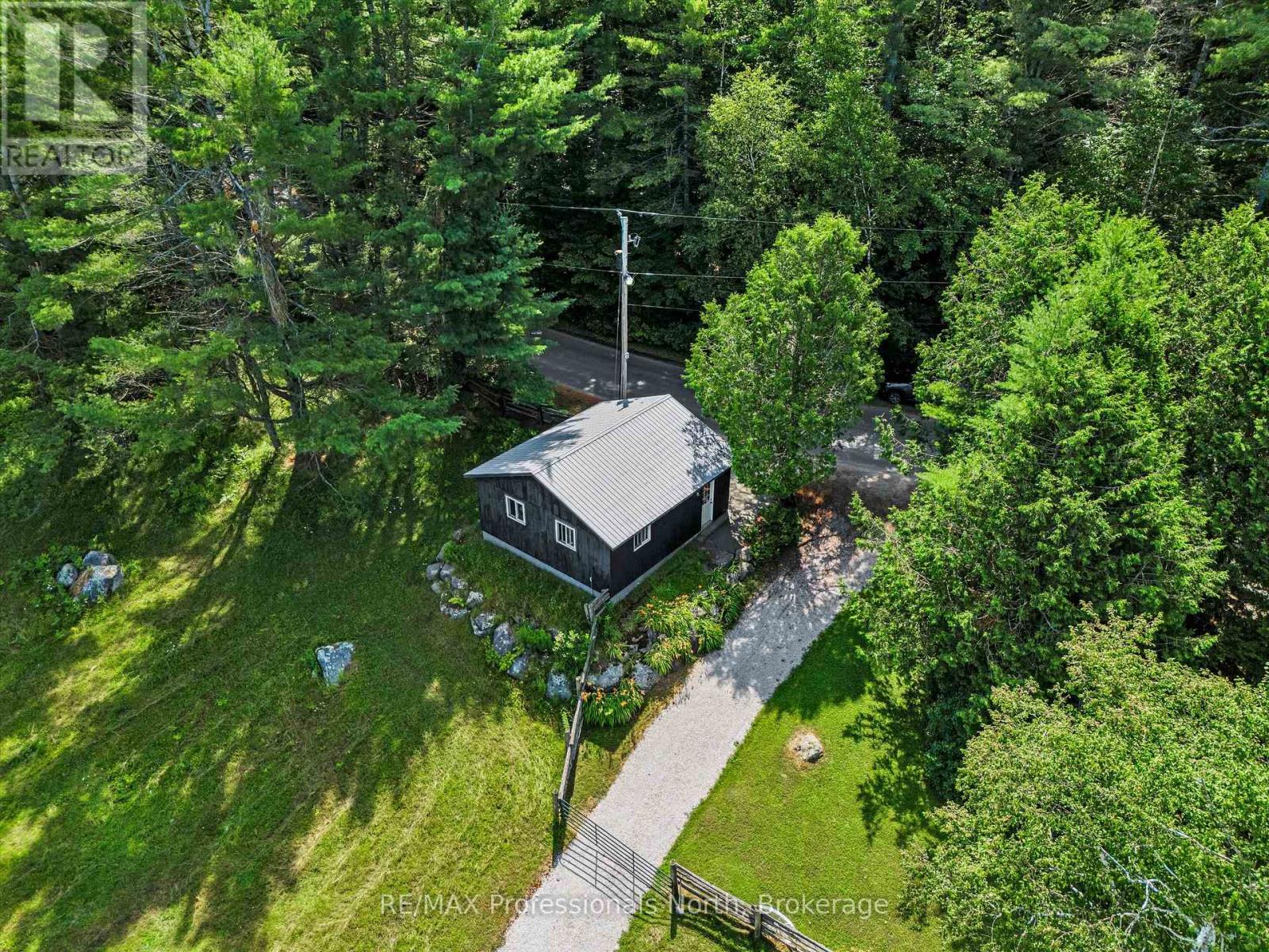 1069 Kirk Line E, Bracebridge, Ontario  P1L 0A1 - Photo 17 - X12347381
