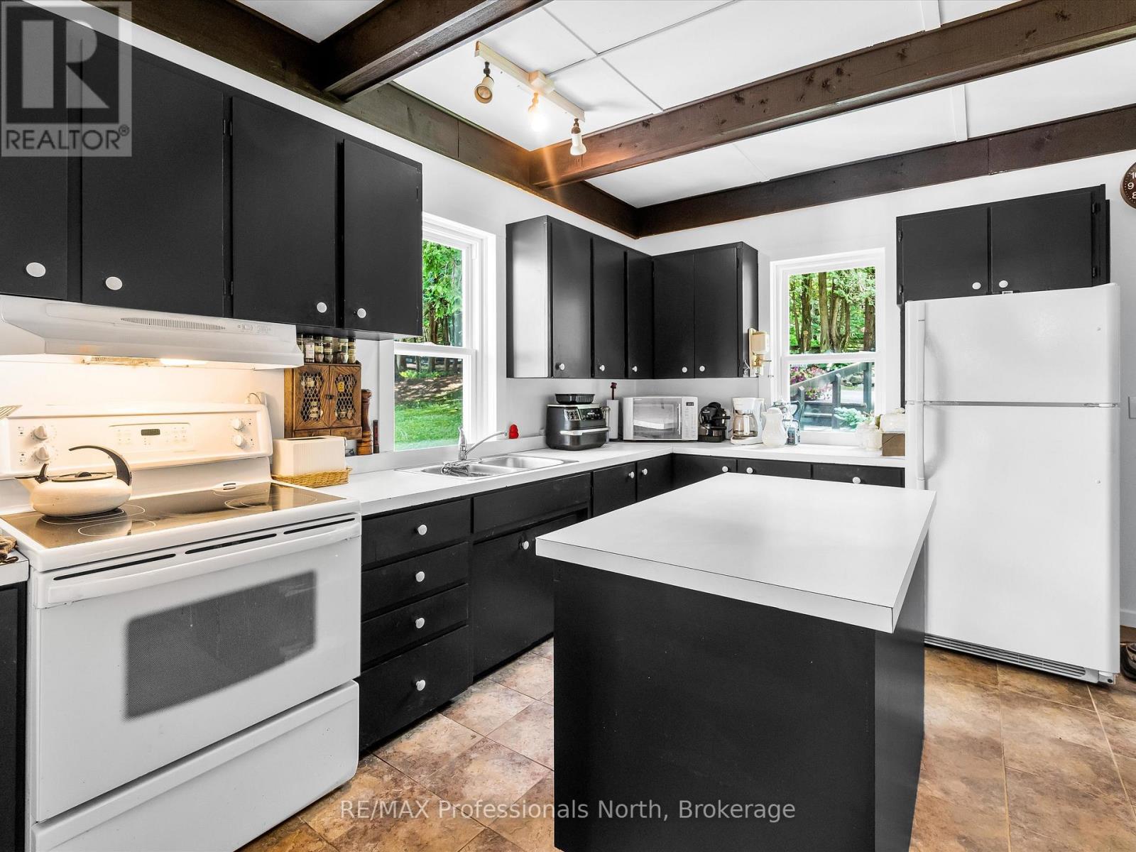 1069 Kirk Line E, Bracebridge, Ontario  P1L 0A1 - Photo 40 - X12347381