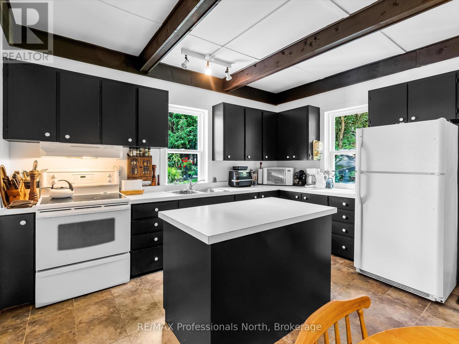 1069 Kirk Line E, Bracebridge, Ontario  P1L 0A1 - Photo 42 - X12347381