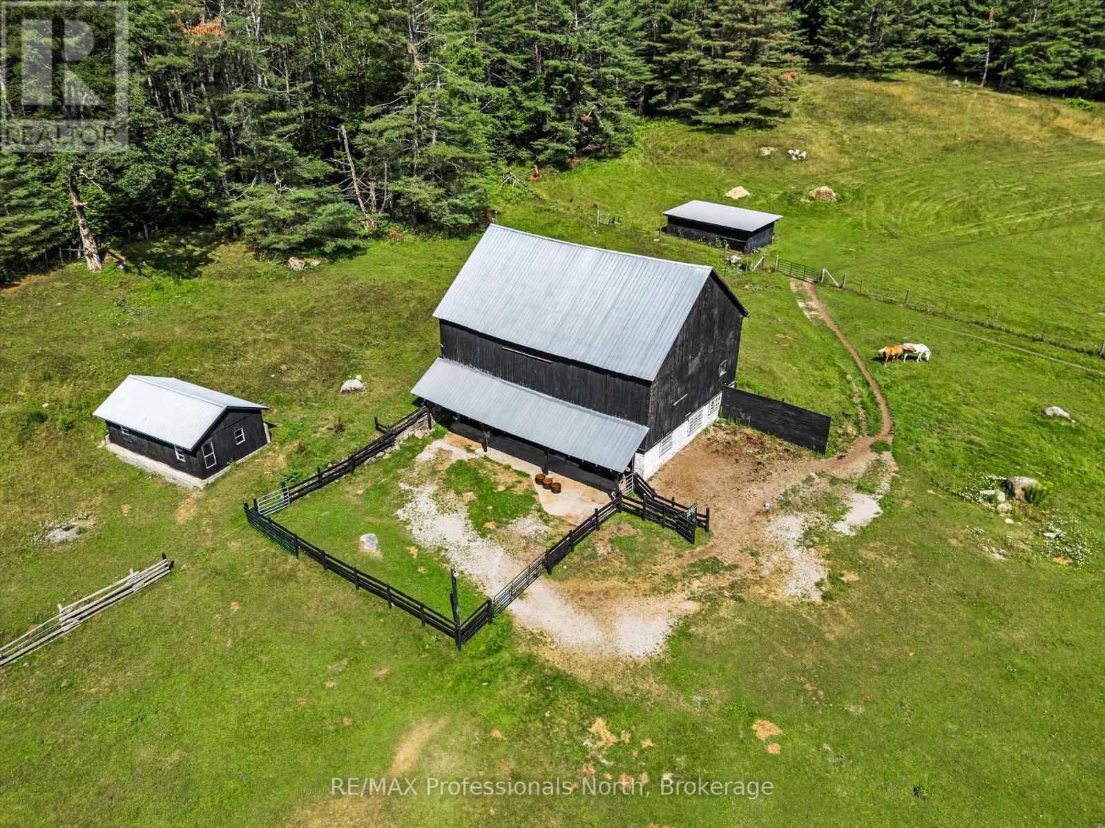 1069 Kirk Line E, Bracebridge, Ontario  P1L 0A1 - Photo 6 - X12347381