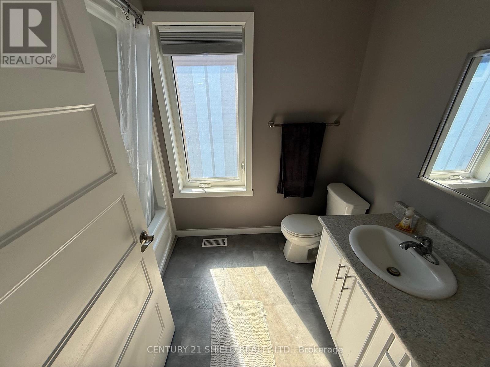 240 Glen Nora Drive, Cornwall, Ontario  K6H 0H6 - Photo 12 - X12347344