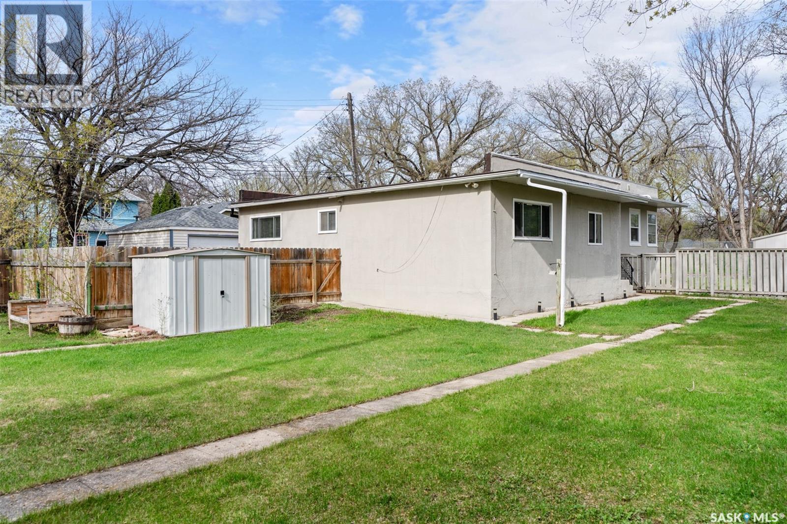 Property at 1023 G AVENUE N image 4