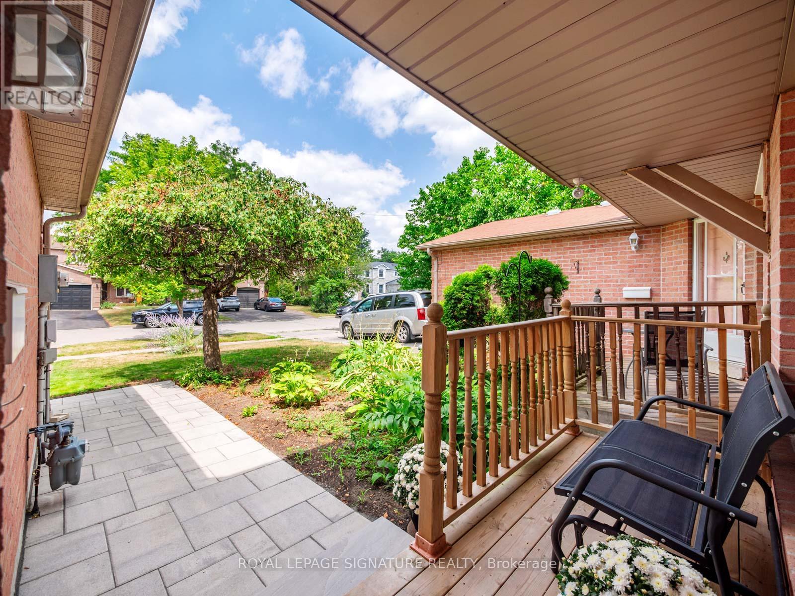 Property at 13 HILLHURST CRESCENT image 4