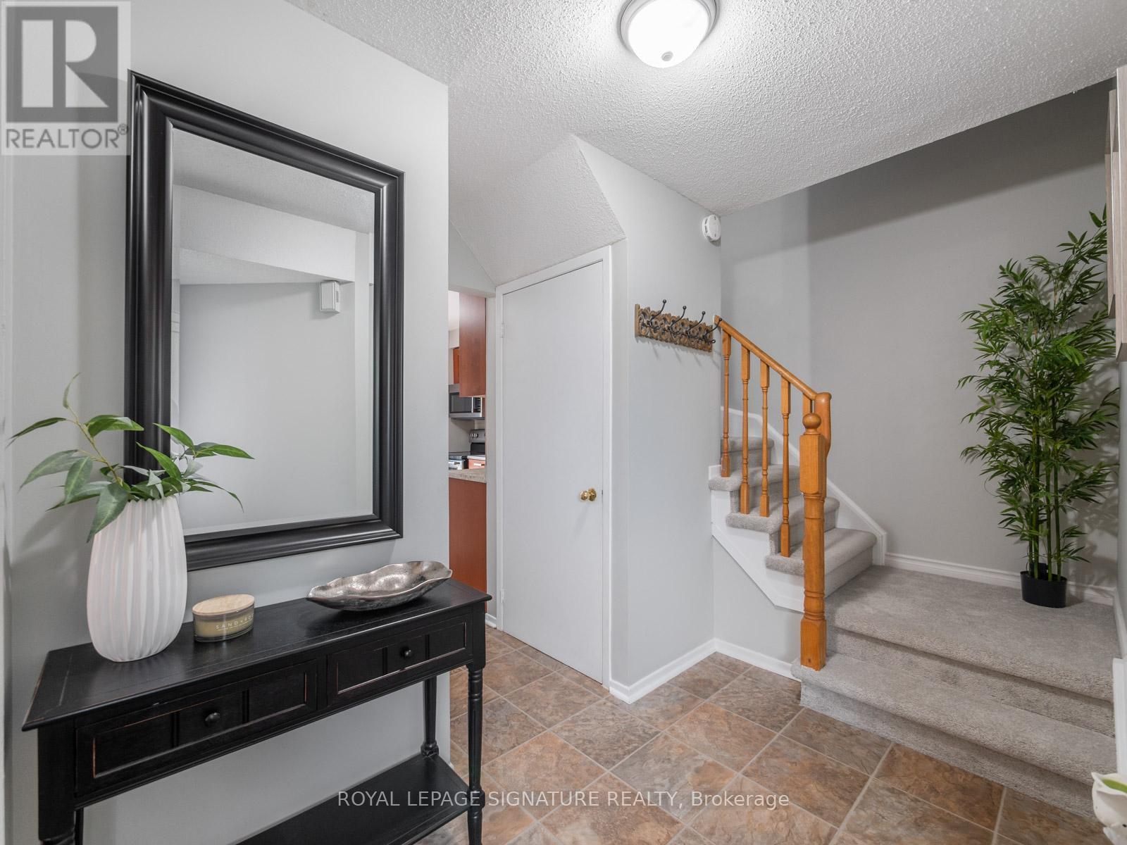 Property at 13 HILLHURST CRESCENT image 5