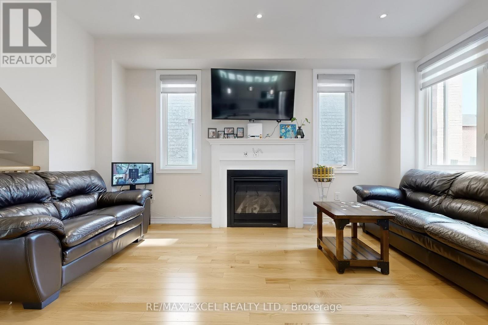 9 Sunnyside Hill Road, Markham, Ontario  L6B 0X4 - Photo 12 - N12347337
