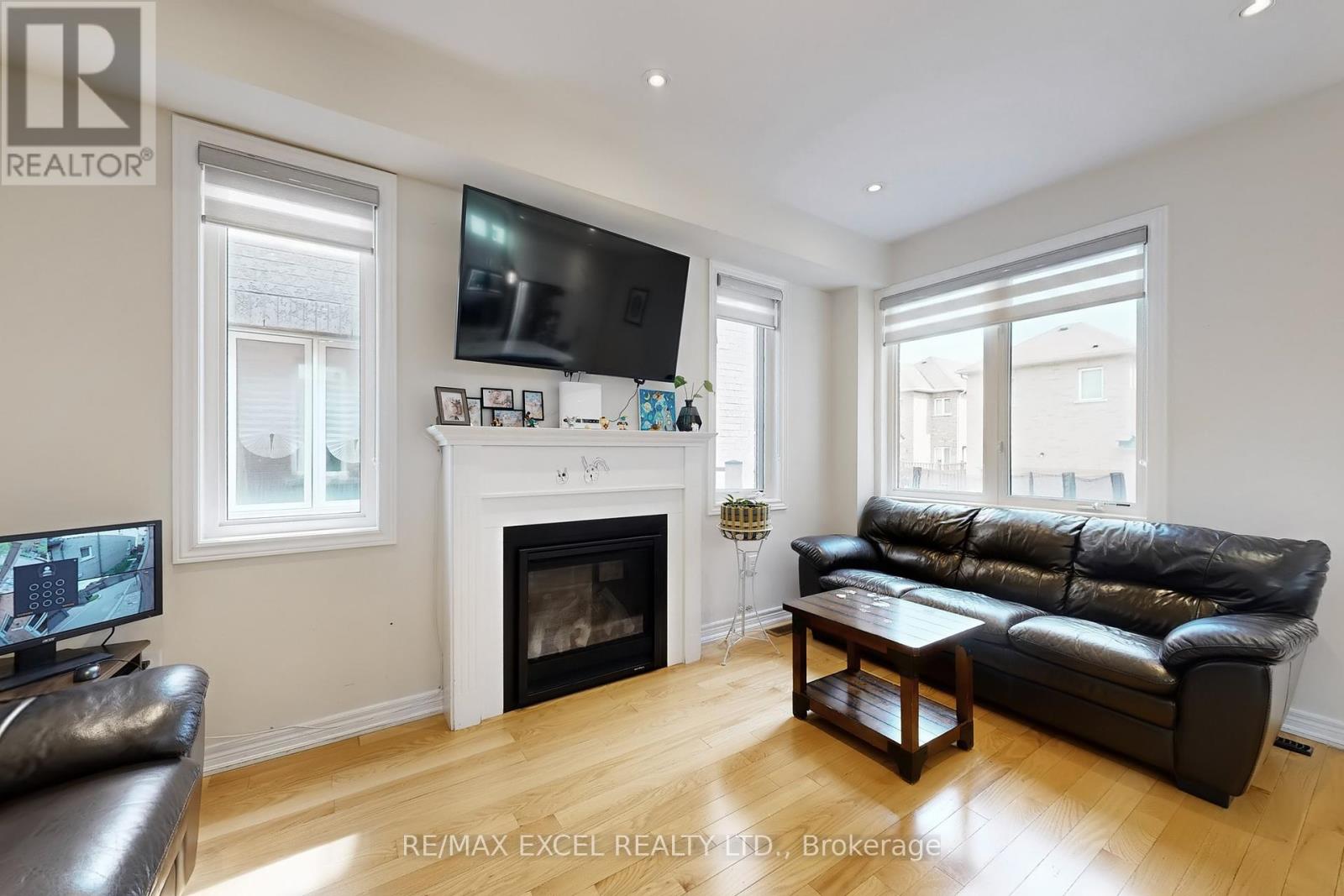 9 Sunnyside Hill Road, Markham, Ontario  L6B 0X4 - Photo 13 - N12347337