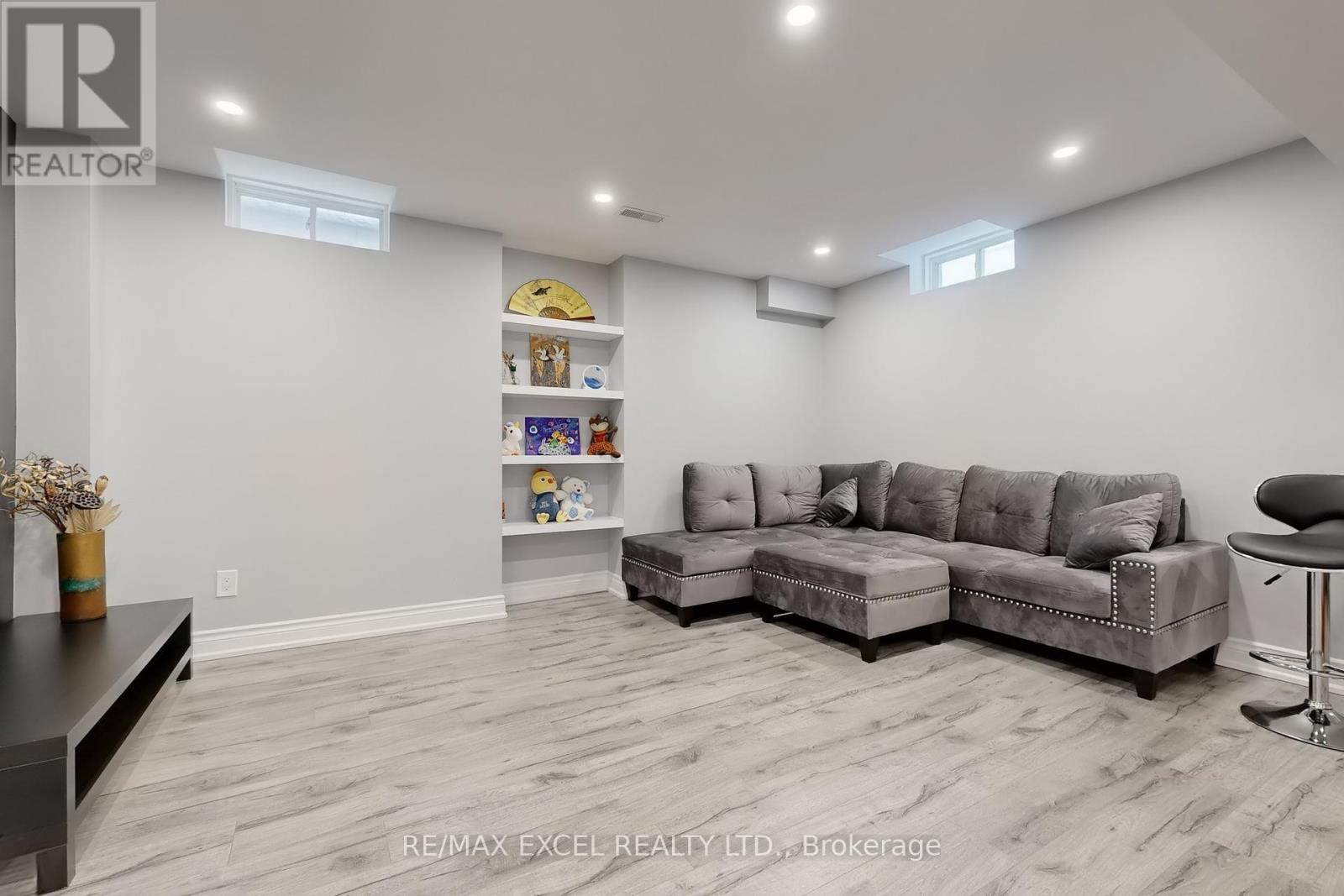 9 Sunnyside Hill Road, Markham, Ontario  L6B 0X4 - Photo 41 - N12347337