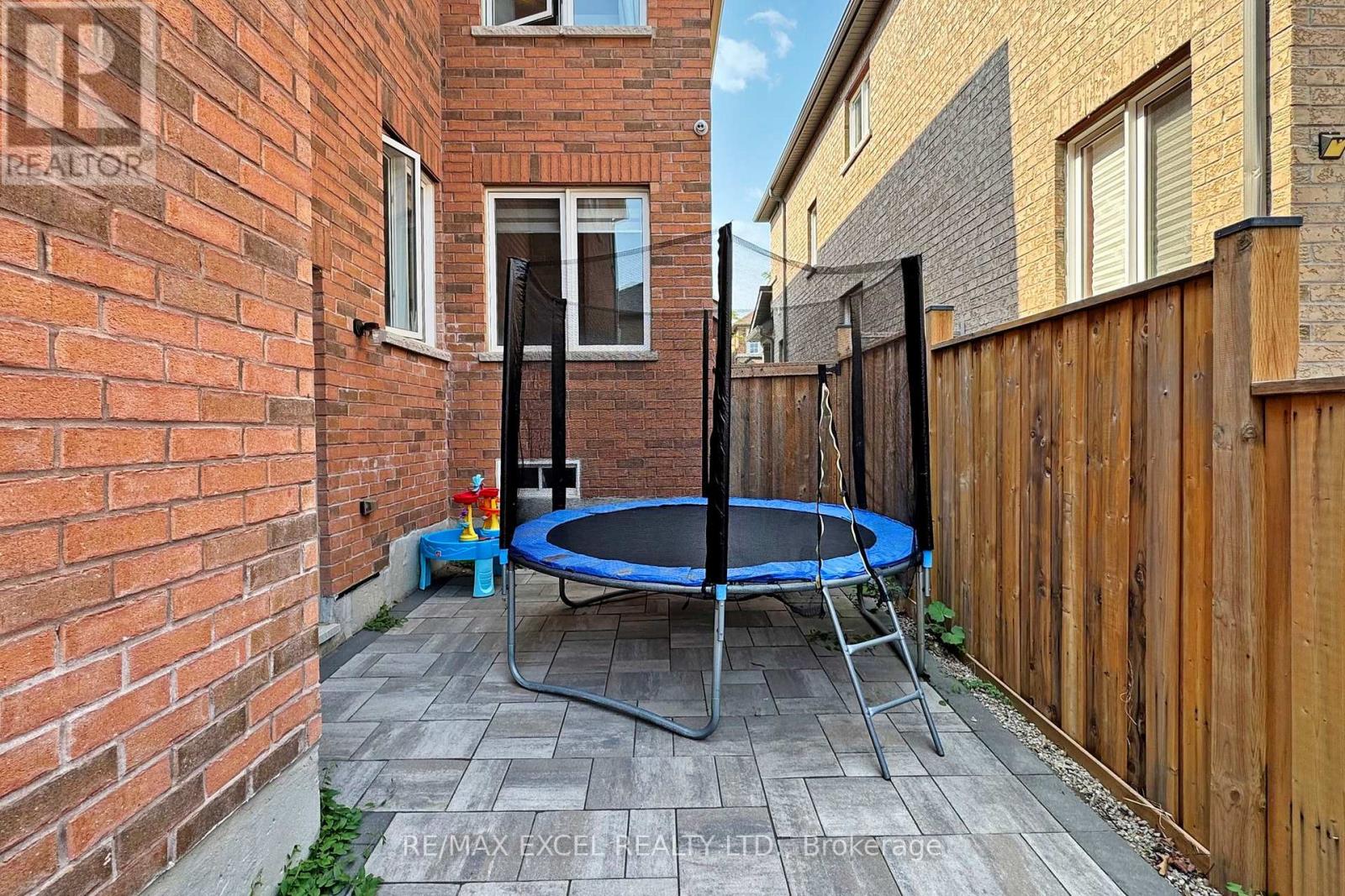9 Sunnyside Hill Road, Markham, Ontario  L6B 0X4 - Photo 46 - N12347337