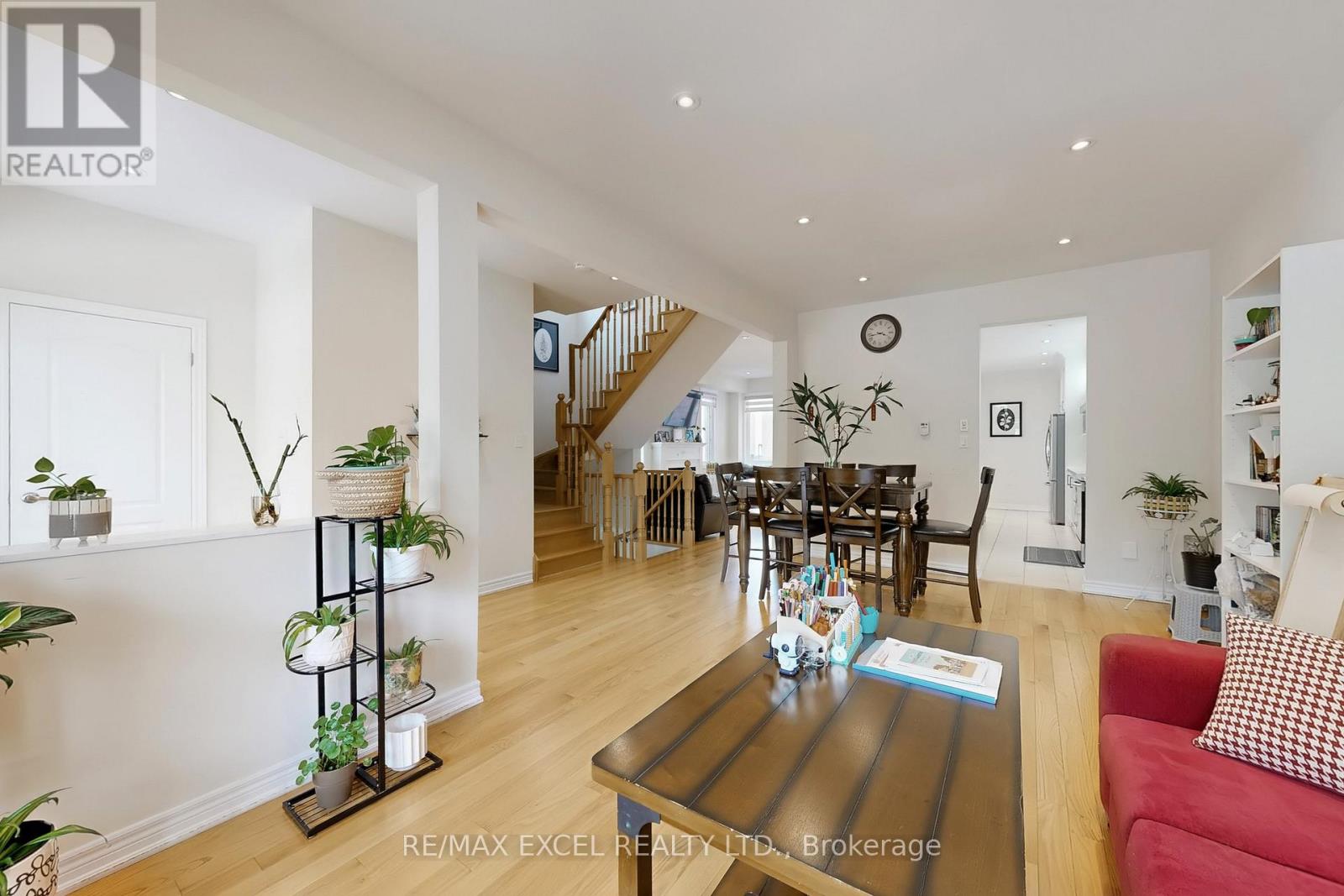 9 Sunnyside Hill Road, Markham, Ontario  L6B 0X4 - Photo 8 - N12347337