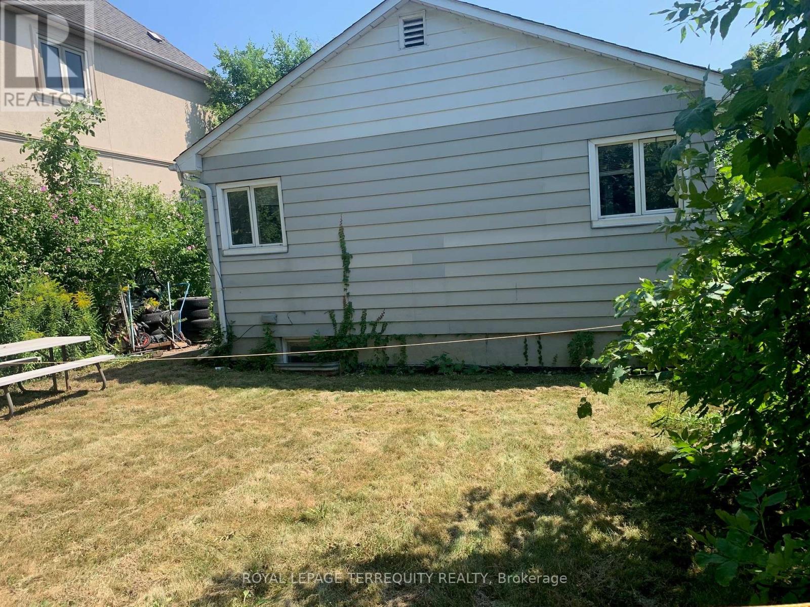 879 Sixth Street, Mississauga, Ontario  L5E 1N5 - Photo 8 - W12340472