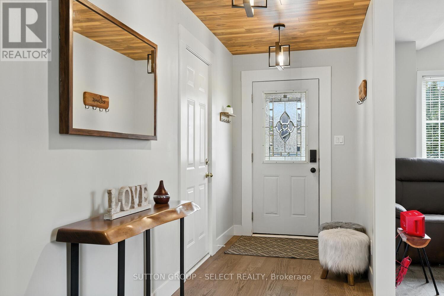 281 Ellerslie Road, London South, Ontario  N6M 1B7 - Photo 5 - X12347475