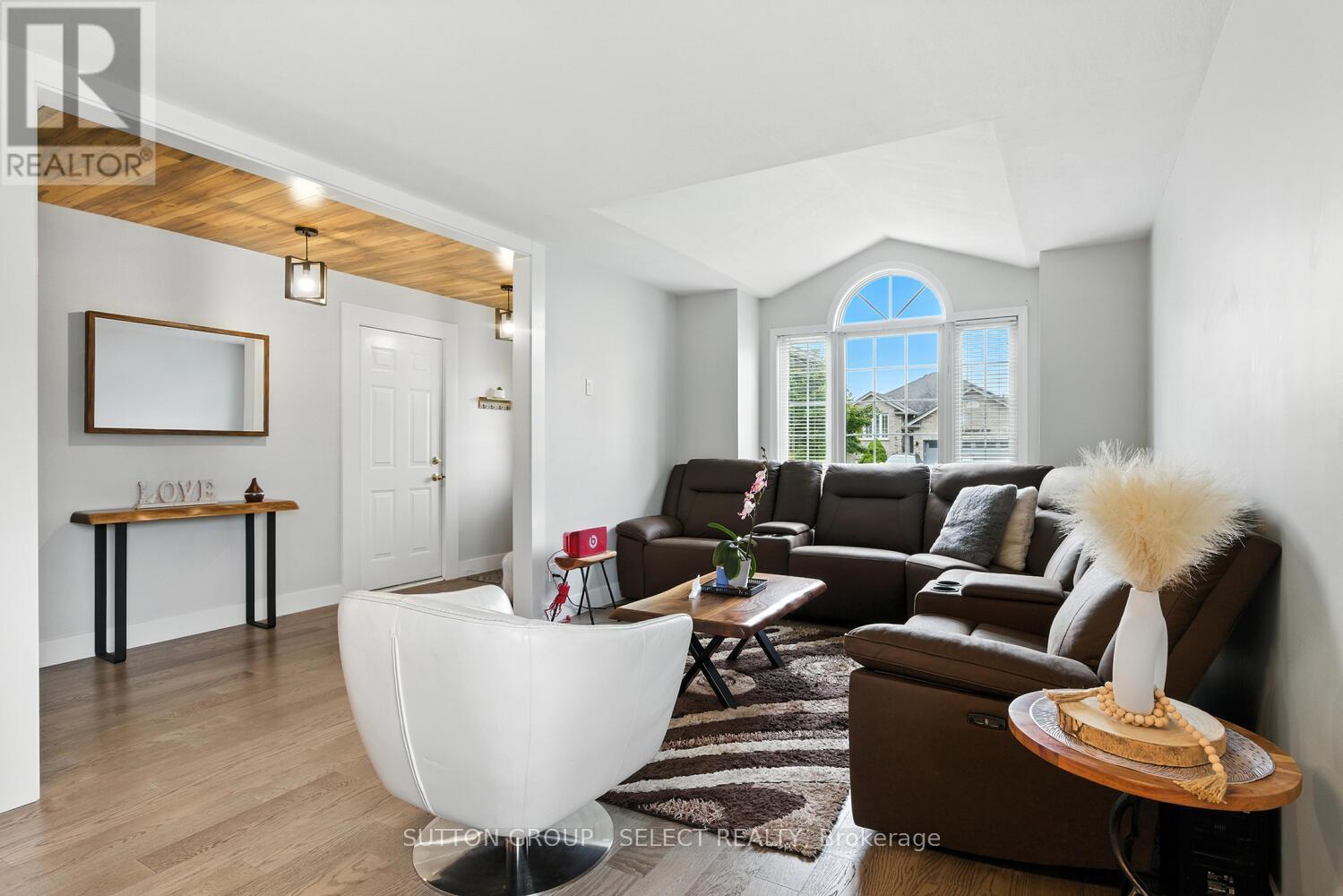 281 Ellerslie Road, London South, Ontario  N6M 1B7 - Photo 7 - X12347475