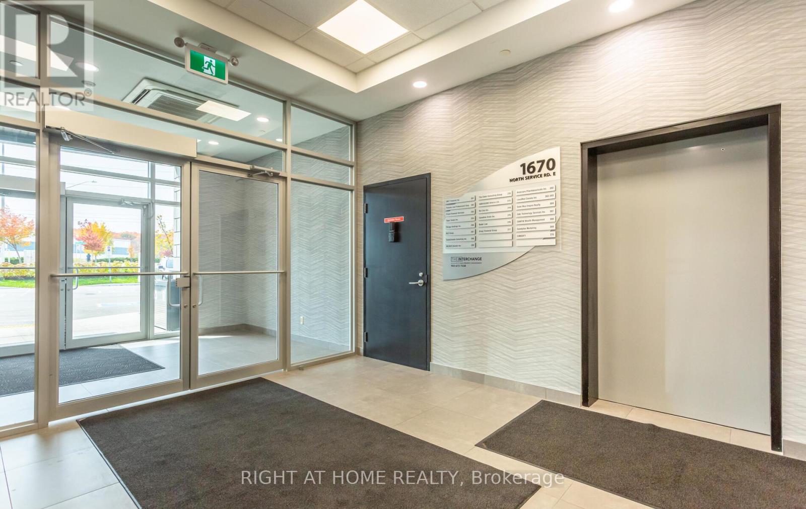 212 - 1670 North Service Road E, Oakville (Qe Queen Elizabeth), Ontario  L6H 7G3 - Photo 10 - W12347407
