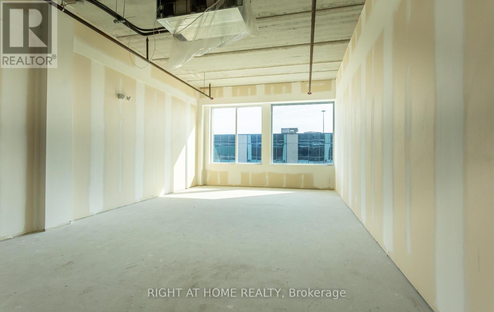 212 - 1670 North Service Road E, Oakville (Qe Queen Elizabeth), Ontario  L6H 7G3 - Photo 14 - W12347407