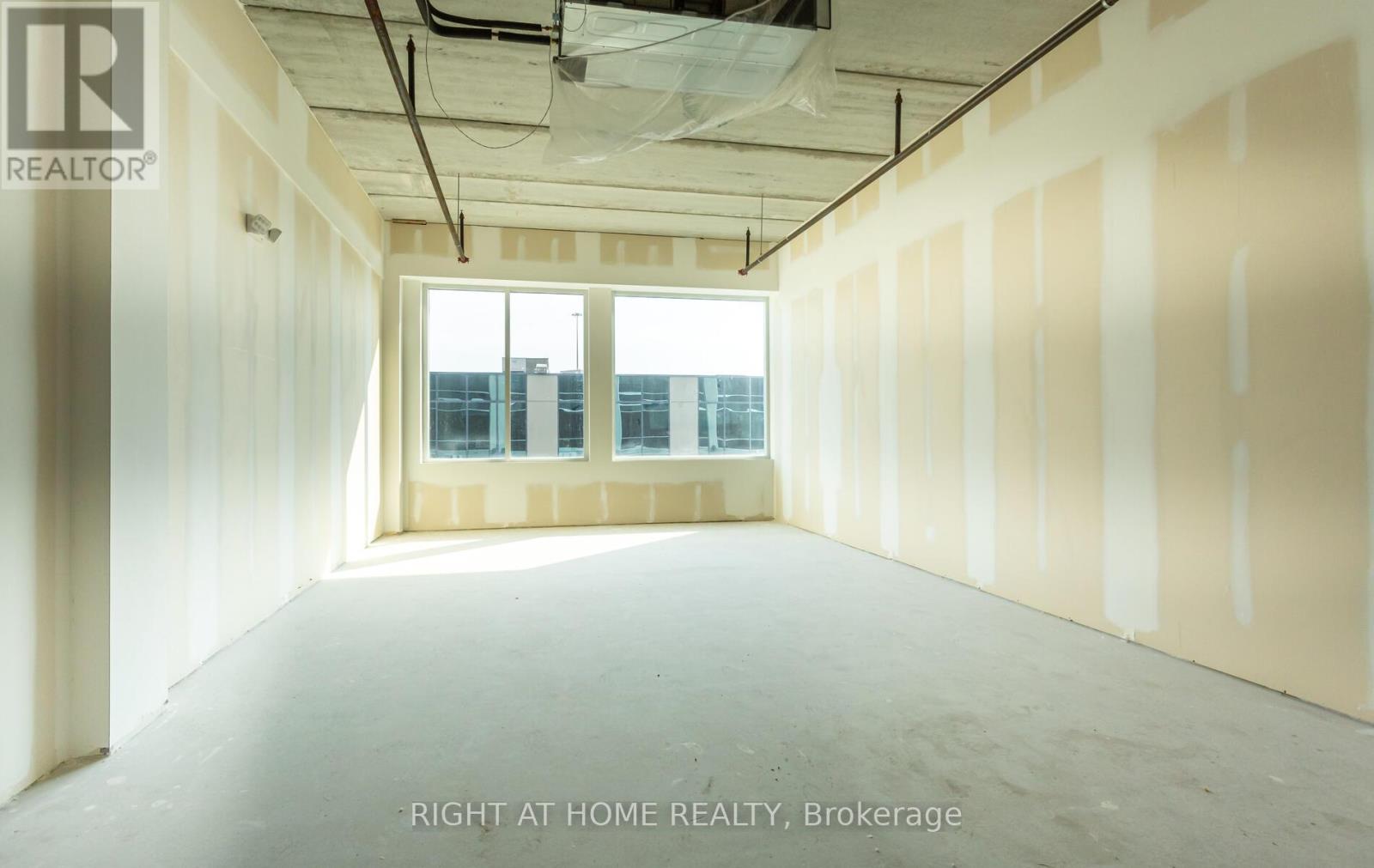 212 - 1670 North Service Road E, Oakville (Qe Queen Elizabeth), Ontario  L6H 7G3 - Photo 15 - W12347407