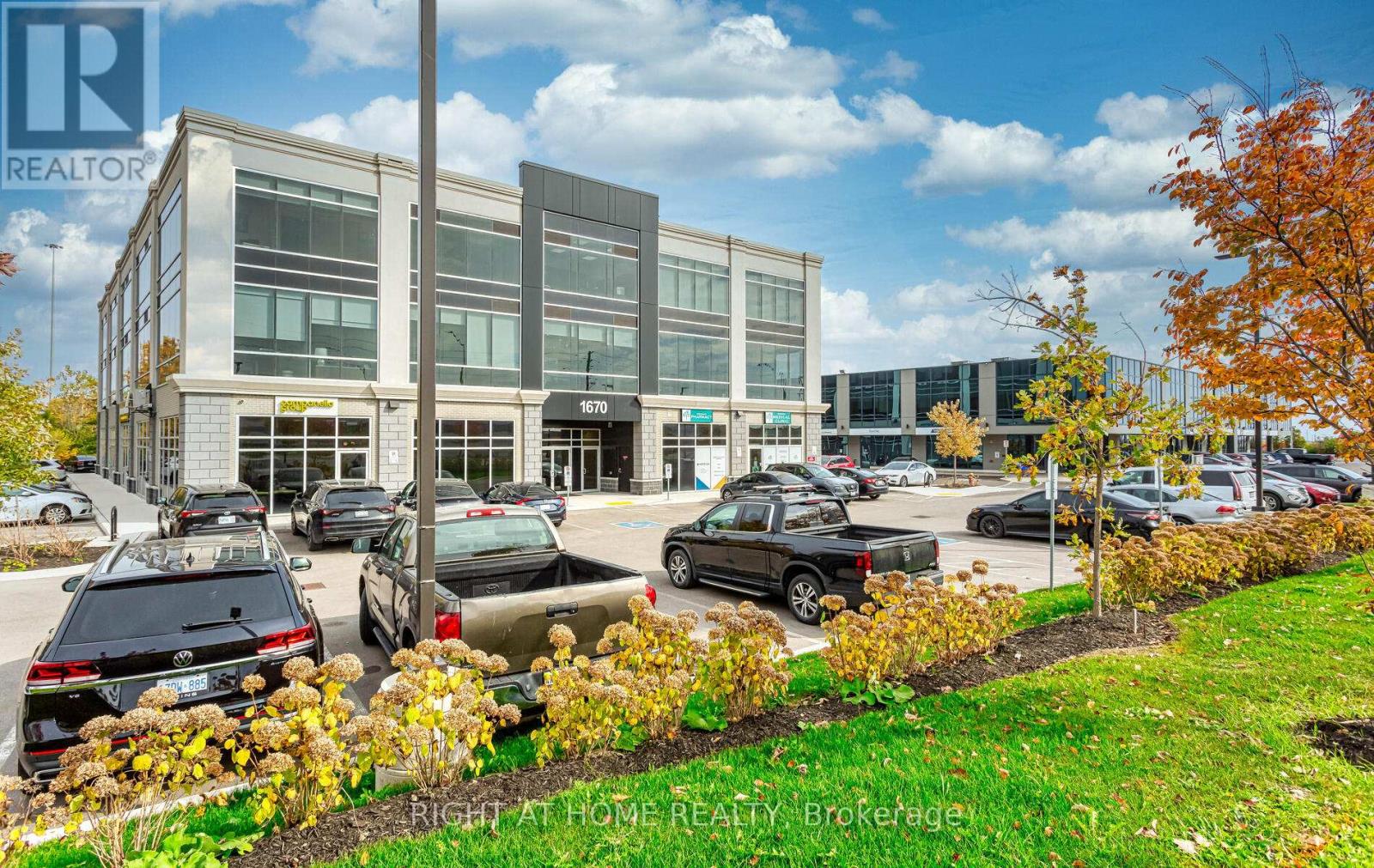 212 - 1670 North Service Road E, Oakville (Qe Queen Elizabeth), Ontario  L6H 7G3 - Photo 2 - W12347407