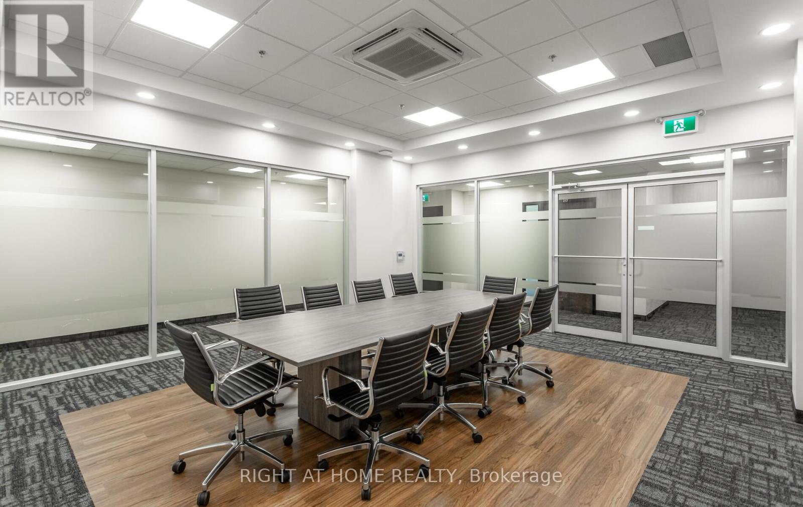 212 - 1670 North Service Road E, Oakville (Qe Queen Elizabeth), Ontario  L6H 7G3 - Photo 21 - W12347407