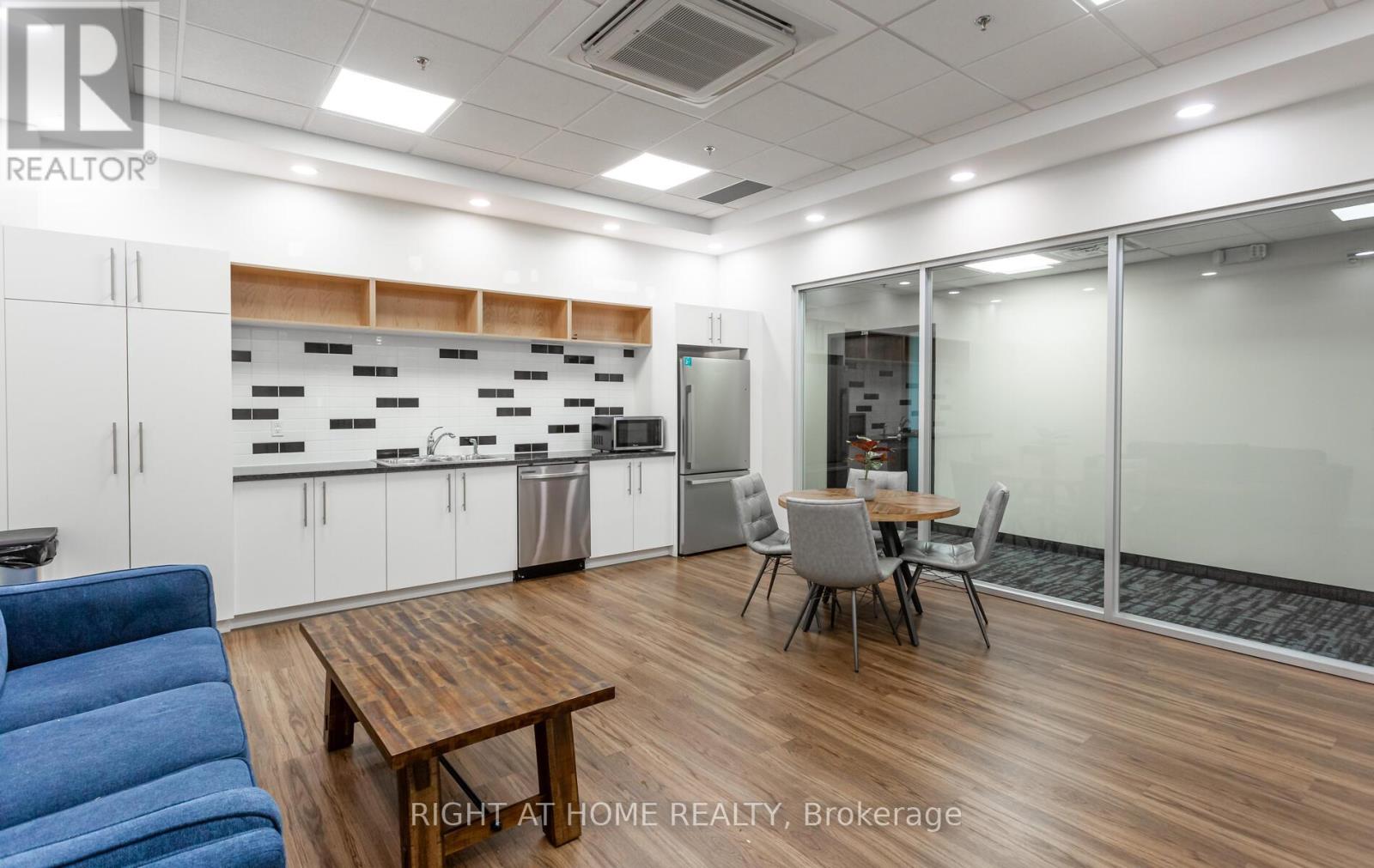 212 - 1670 North Service Road E, Oakville (Qe Queen Elizabeth), Ontario  L6H 7G3 - Photo 23 - W12347407
