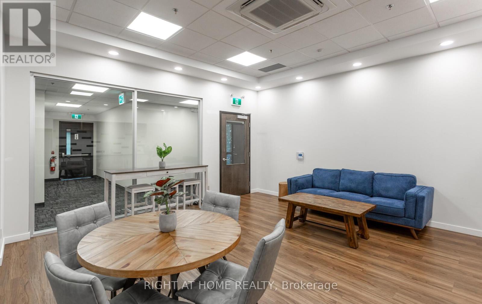 212 - 1670 North Service Road E, Oakville (Qe Queen Elizabeth), Ontario  L6H 7G3 - Photo 25 - W12347407