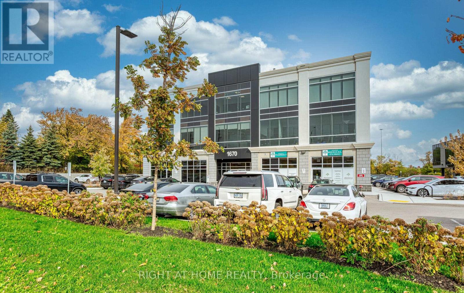 212 - 1670 North Service Road E, Oakville (Qe Queen Elizabeth), Ontario  L6H 7G3 - Photo 5 - W12347407