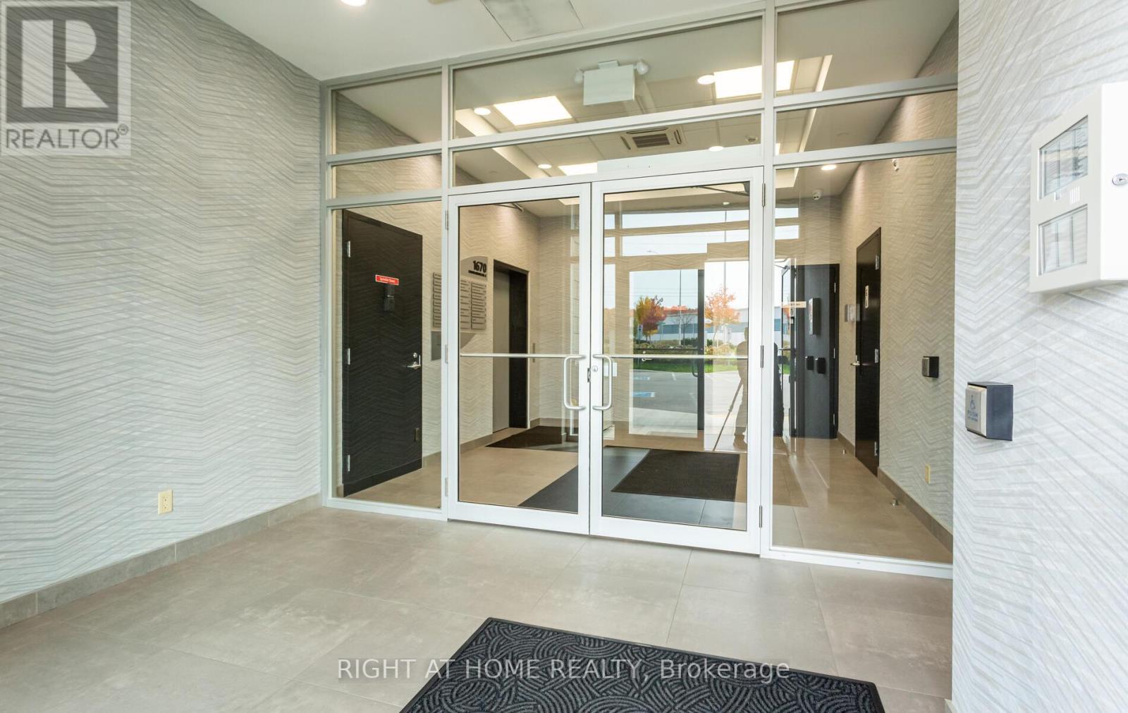 212 - 1670 North Service Road E, Oakville (Qe Queen Elizabeth), Ontario  L6H 7G3 - Photo 7 - W12347407