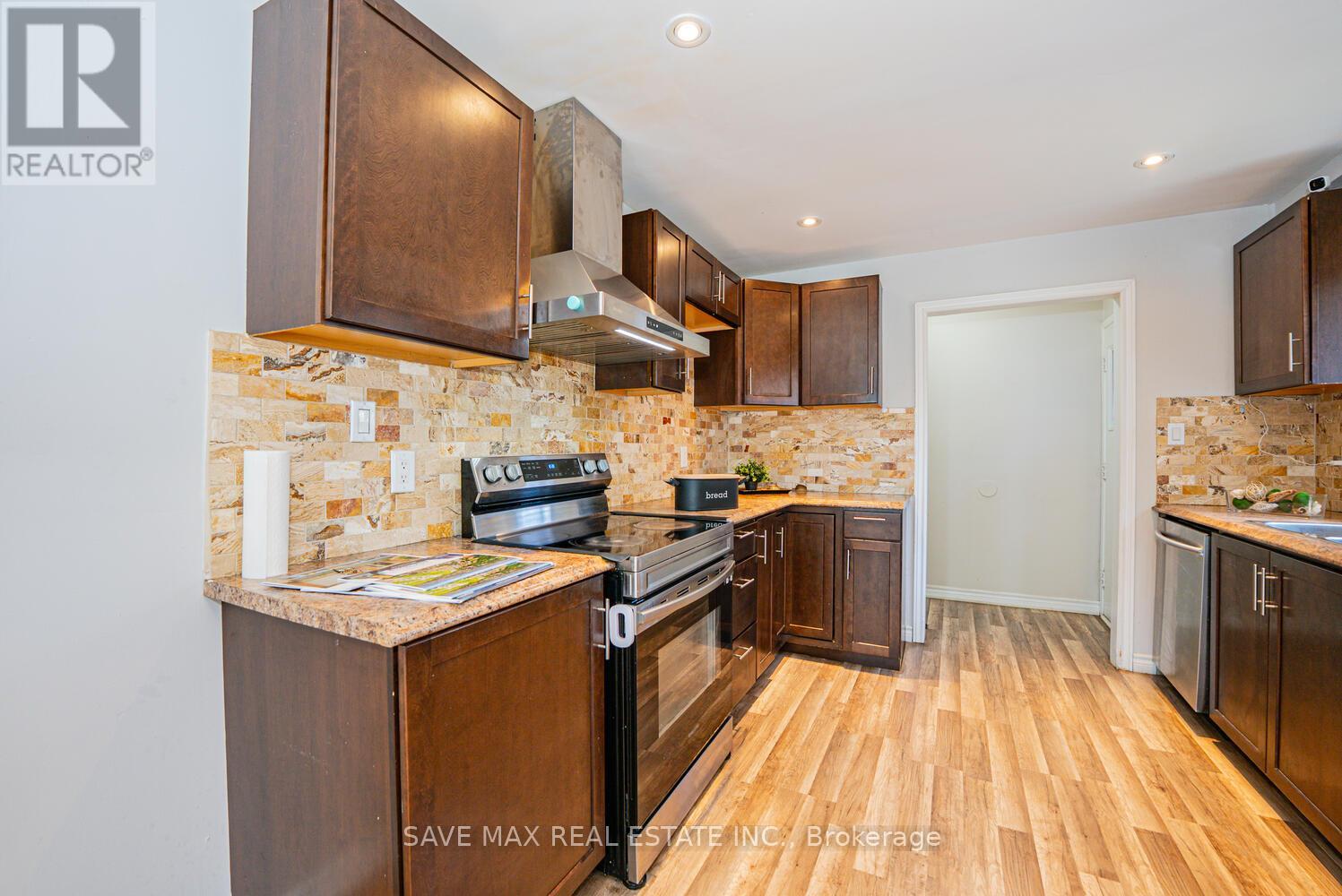 8 Joanne Court, Brampton, Ontario  L6Y 2J8 - Photo 9 - W12345700