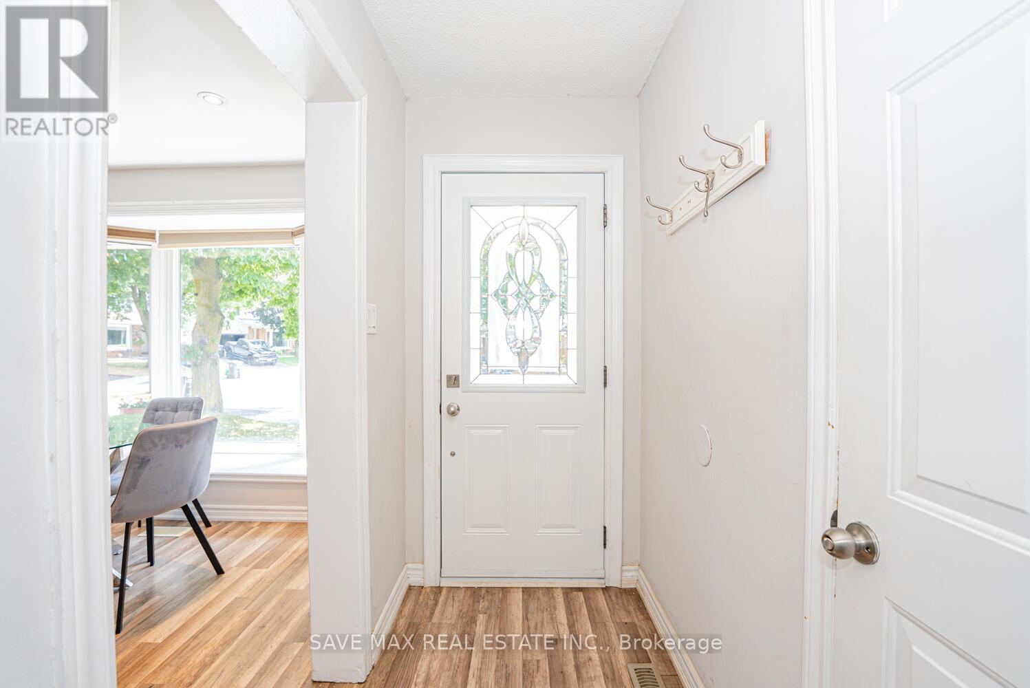8 Joanne Court, Brampton, Ontario  L6Y 2J8 - Photo 6 - W12345700