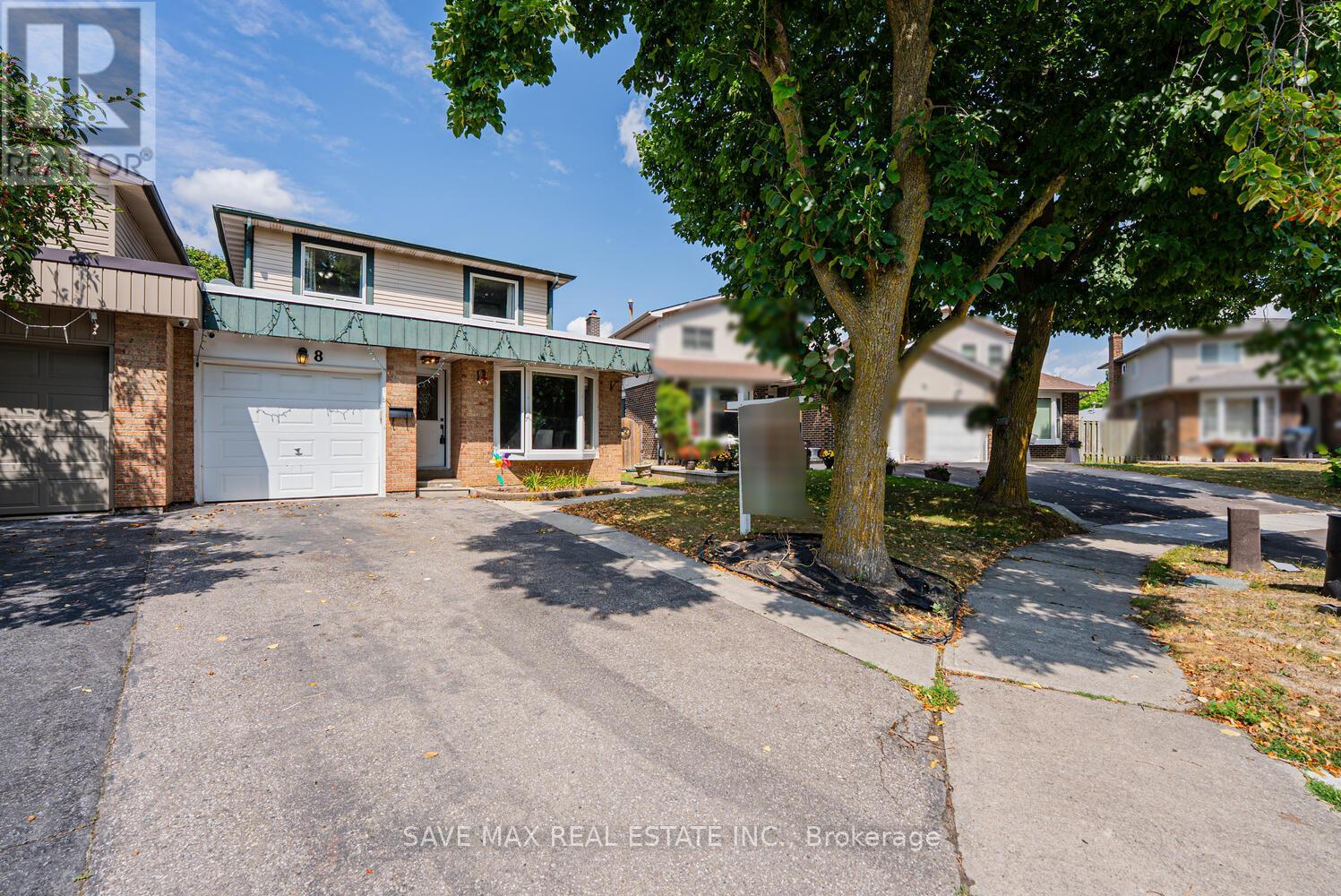 Property at 8 JOANNE COURT image 2