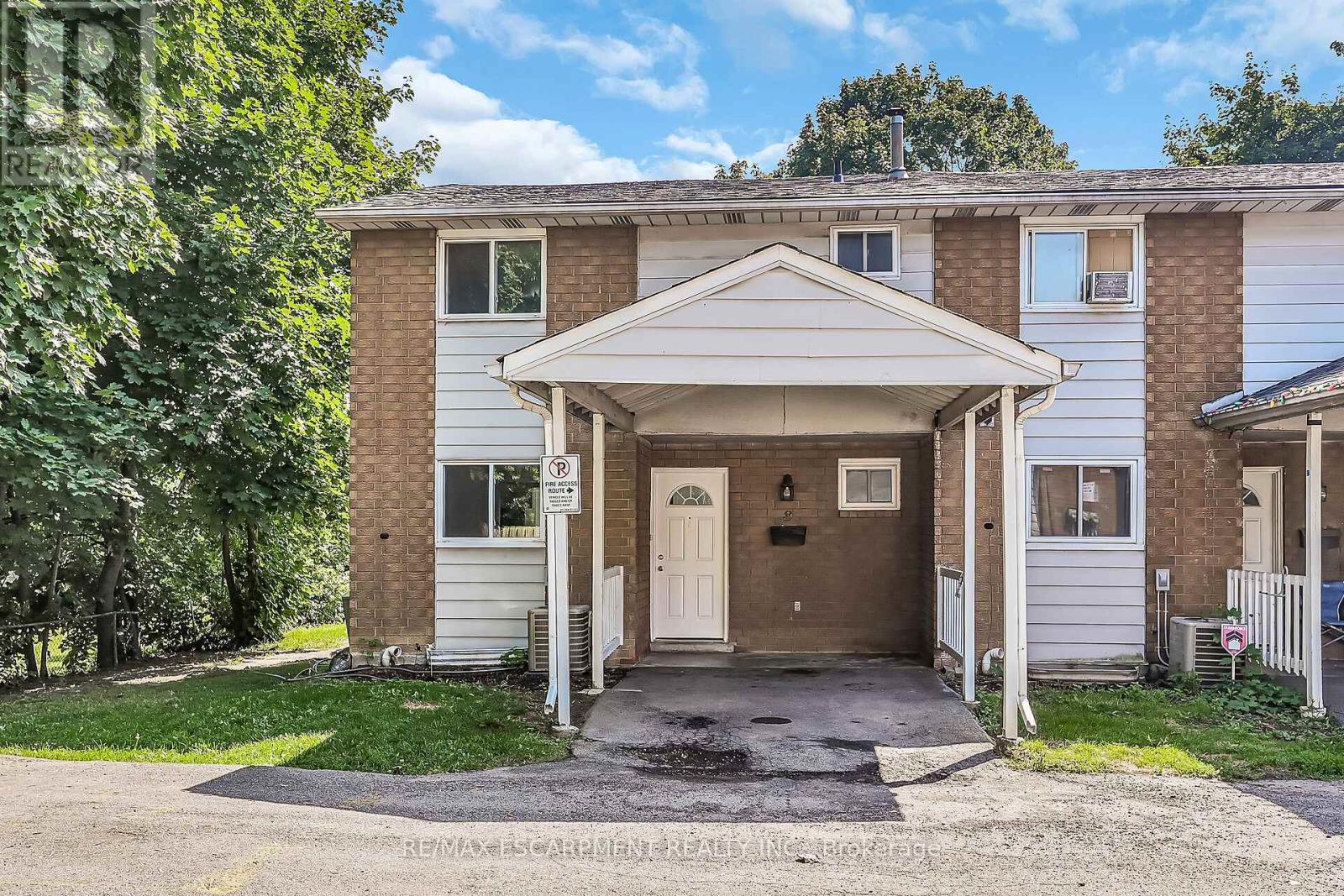 Property at 8 - 125 LIMERIDGE ROAD W image 1