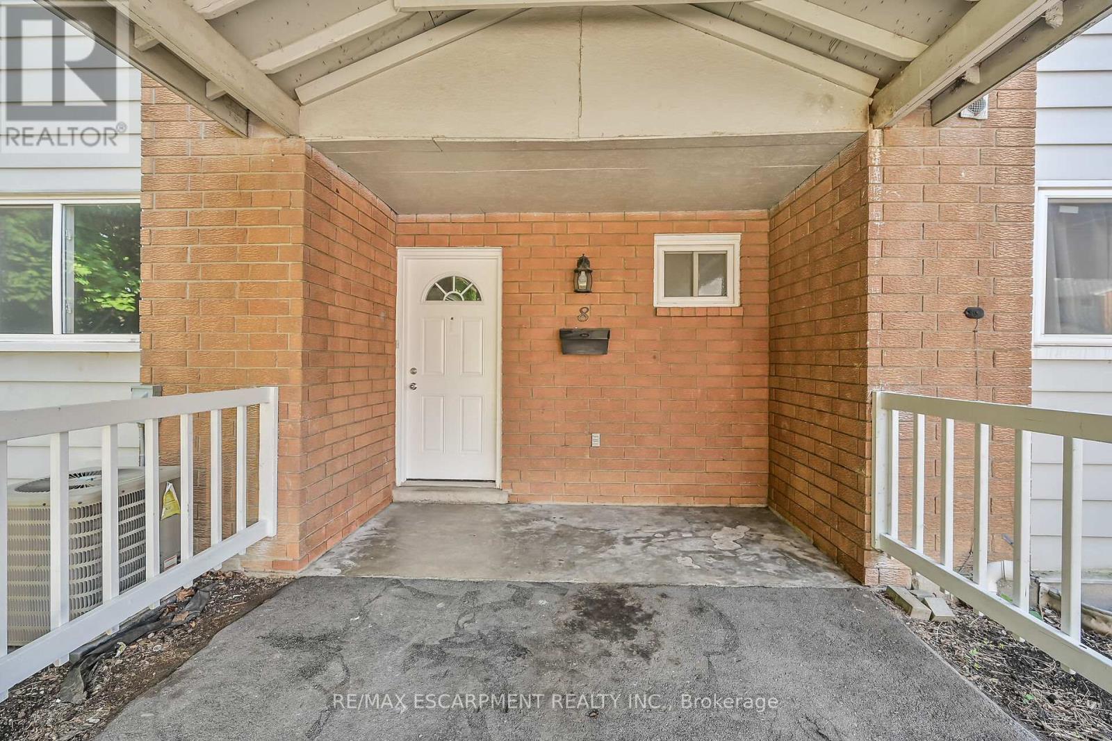 Property at 8 - 125 LIMERIDGE ROAD W image 4
