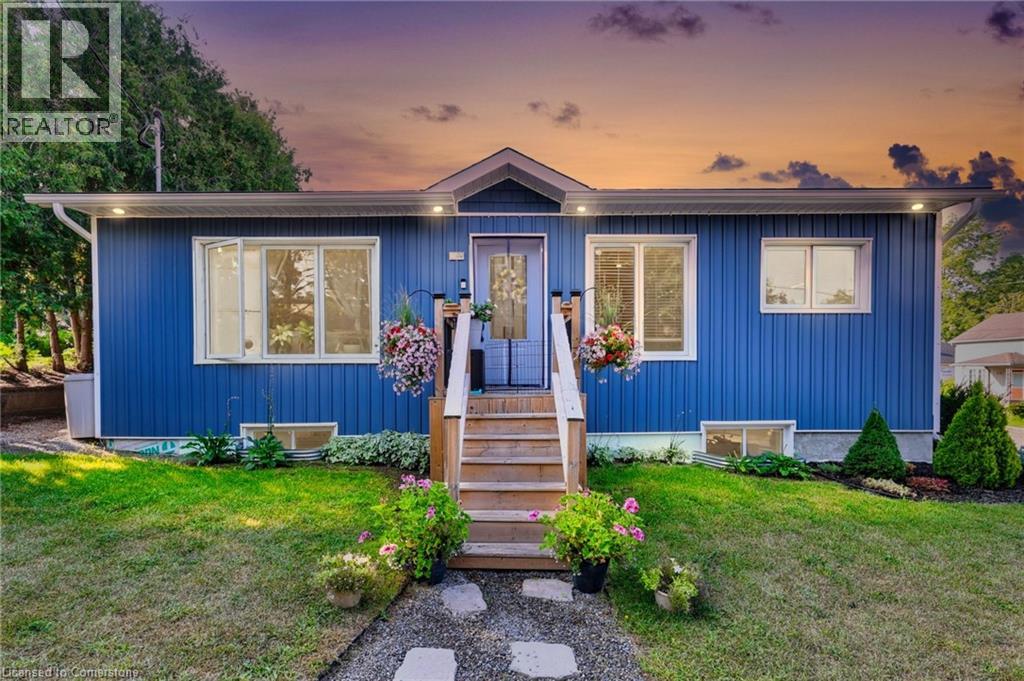 32 NICHOL Street W, Waterford, Ontario