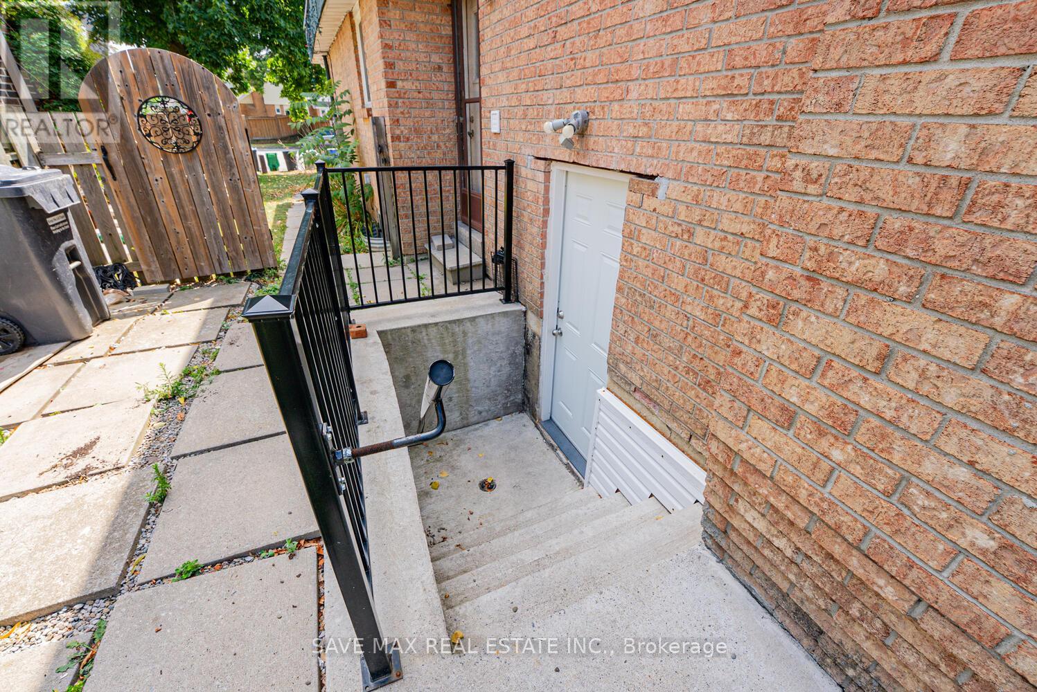 8 Joanne Court, Brampton, Ontario  L6Y 2J8 - Photo 34 - W12345700