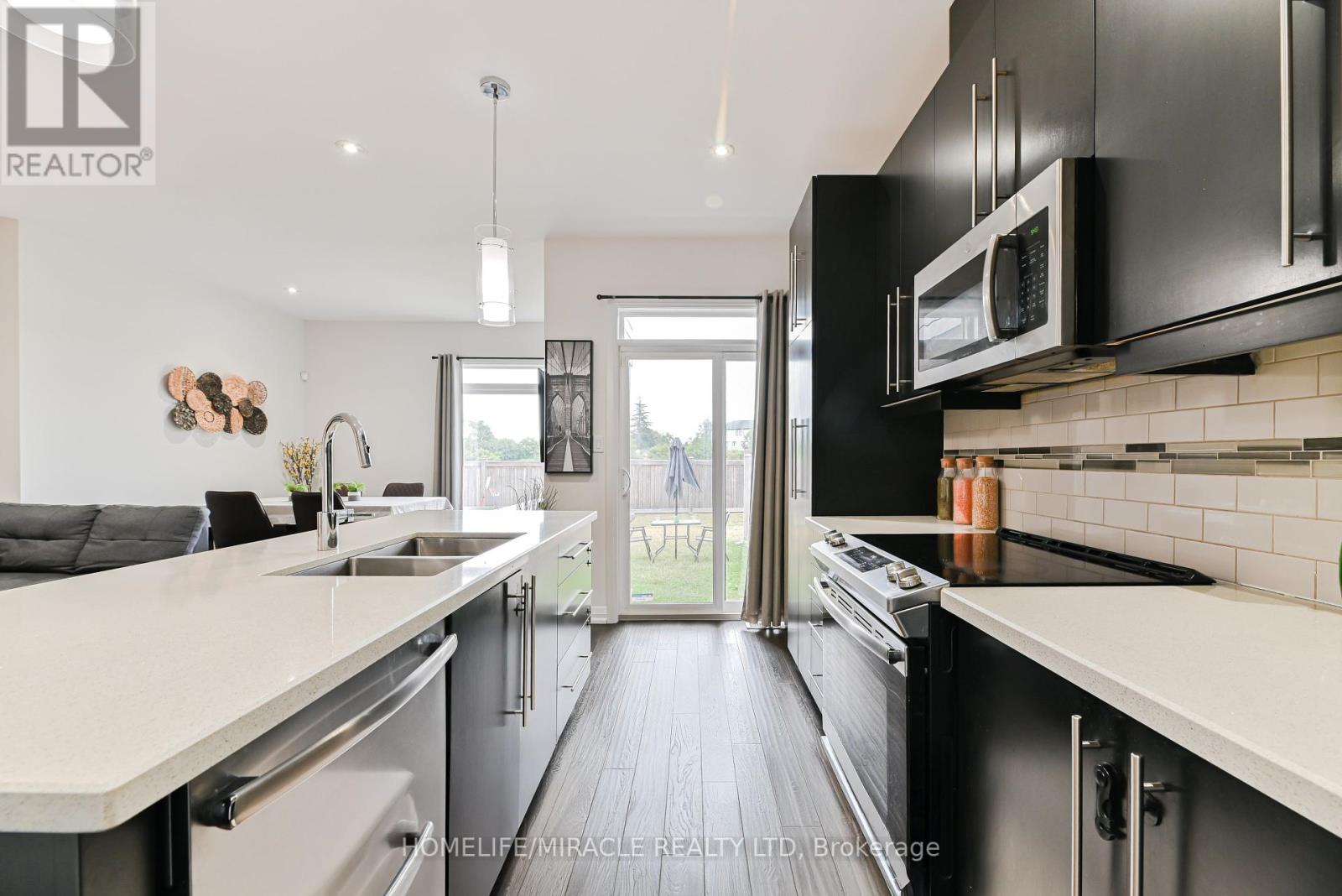 15 - 35 Midhurst Heights, Hamilton, Ontario  L8J 0K9 - Photo 14 - X12346027