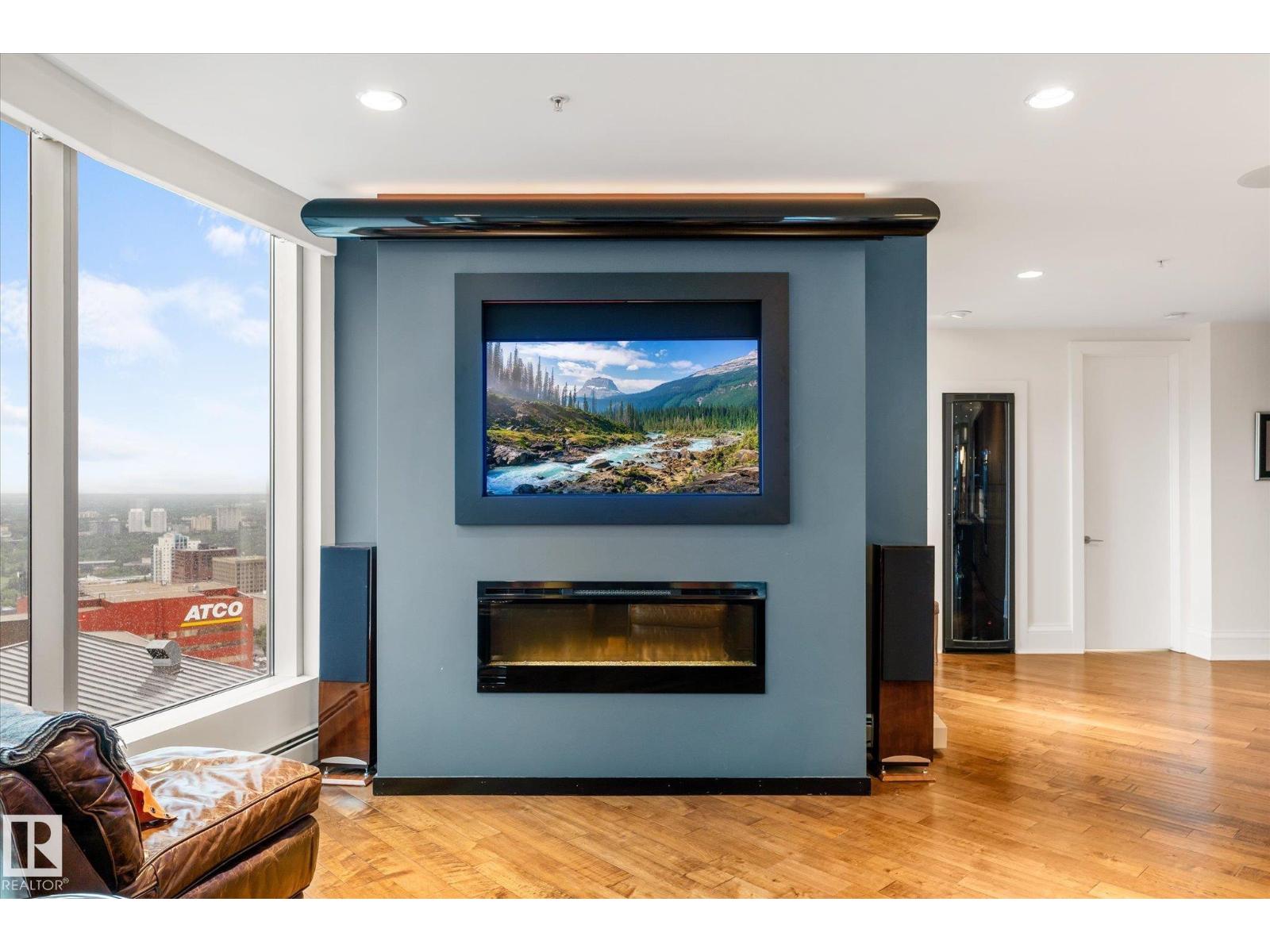 Property at #3402 10152 104 ST NW image 3