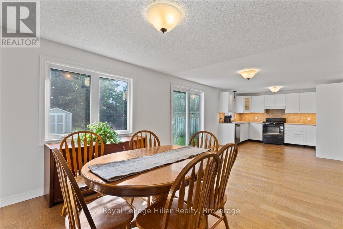 240 Dartmoor Crescent, Waterloo, Ontario  N2K 3S9 - Photo 11 - X12347600