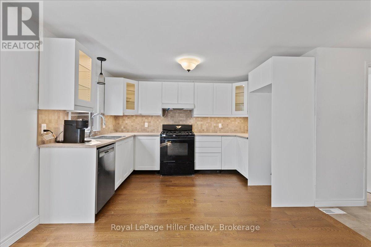 240 Dartmoor Crescent, Waterloo, Ontario  N2K 3S9 - Photo 12 - X12347600