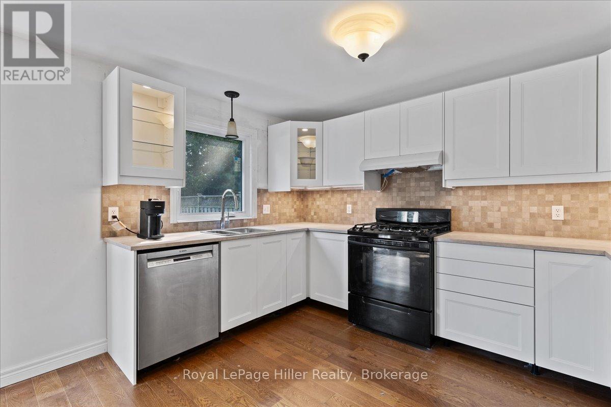 240 Dartmoor Crescent, Waterloo, Ontario  N2K 3S9 - Photo 13 - X12347600