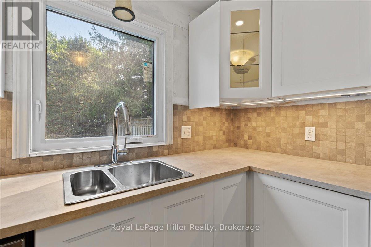 240 Dartmoor Crescent, Waterloo, Ontario  N2K 3S9 - Photo 14 - X12347600
