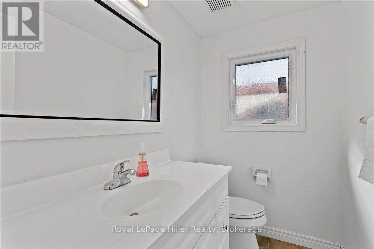 240 Dartmoor Crescent, Waterloo, Ontario  N2K 3S9 - Photo 18 - X12347600