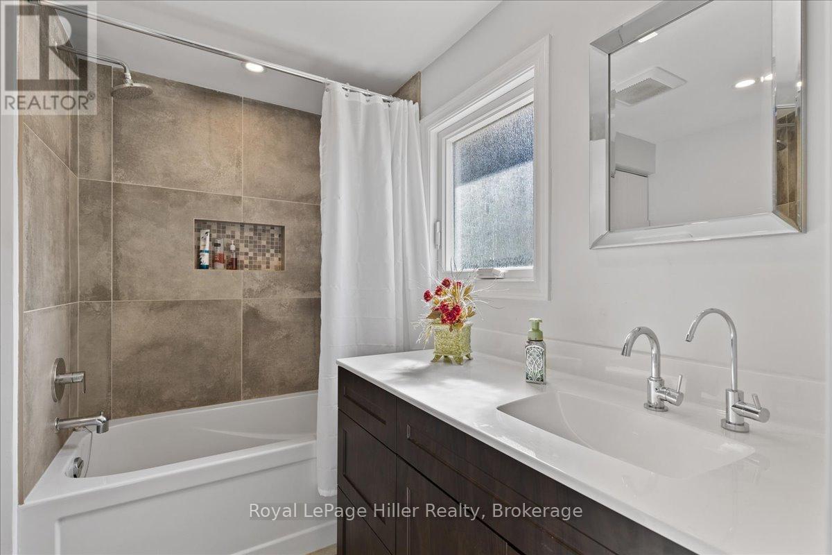 240 Dartmoor Crescent, Waterloo, Ontario  N2K 3S9 - Photo 19 - X12347600