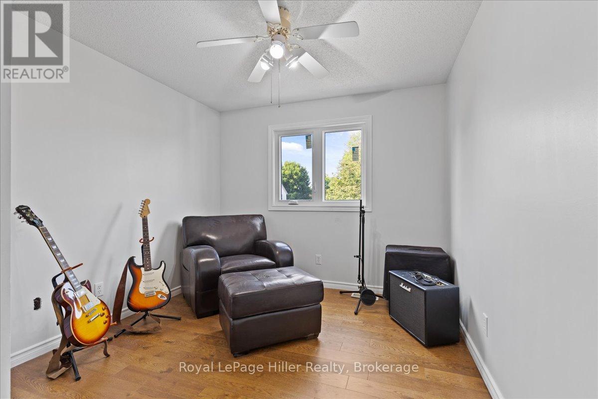 240 Dartmoor Crescent, Waterloo, Ontario  N2K 3S9 - Photo 24 - X12347600