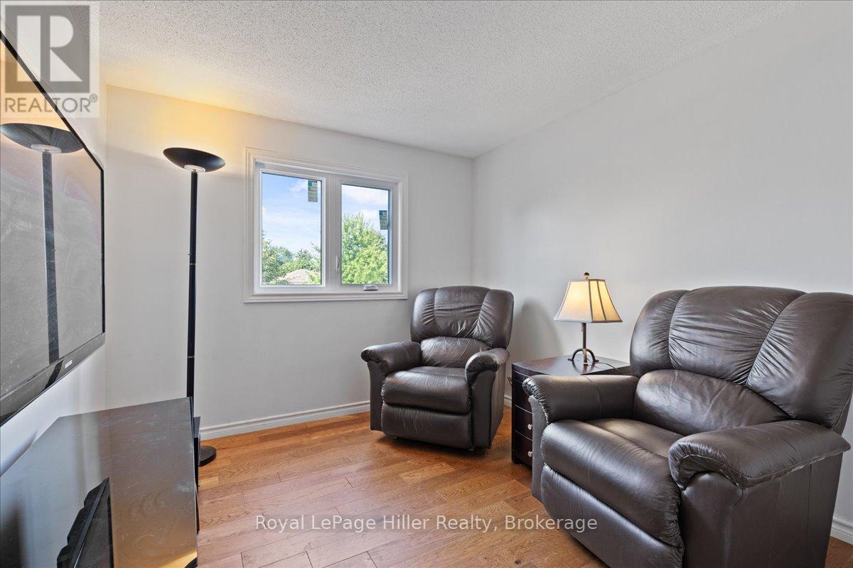 240 Dartmoor Crescent, Waterloo, Ontario  N2K 3S9 - Photo 26 - X12347600