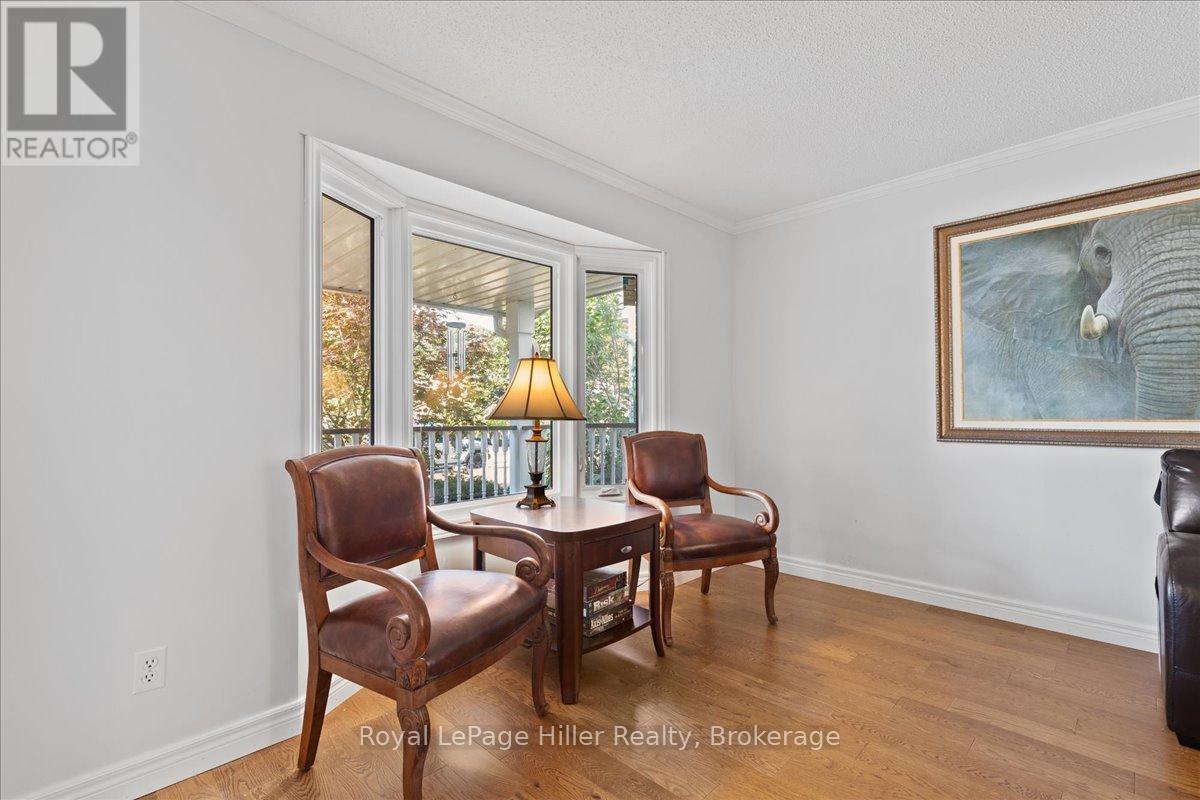 240 Dartmoor Crescent, Waterloo, Ontario  N2K 3S9 - Photo 6 - X12347600
