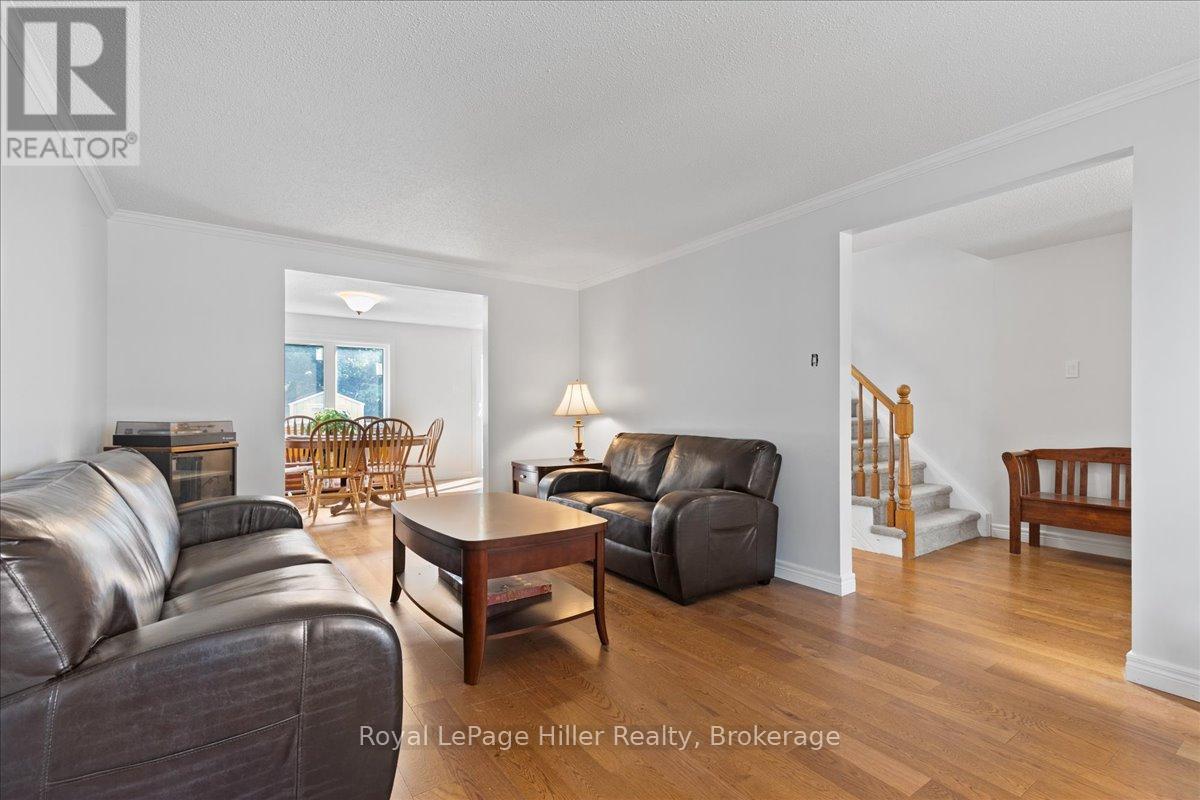 240 Dartmoor Crescent, Waterloo, Ontario  N2K 3S9 - Photo 7 - X12347600