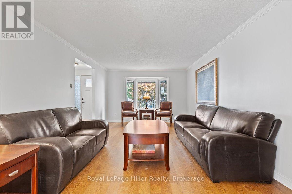 240 Dartmoor Crescent, Waterloo, Ontario  N2K 3S9 - Photo 8 - X12347600